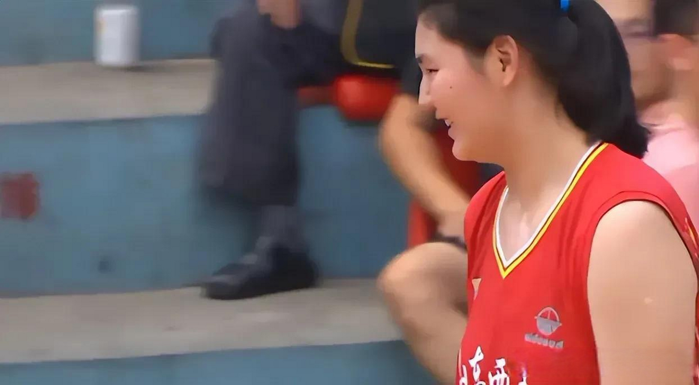 张子宇是一个身高2米27,年龄只有16岁的女篮后起之秀