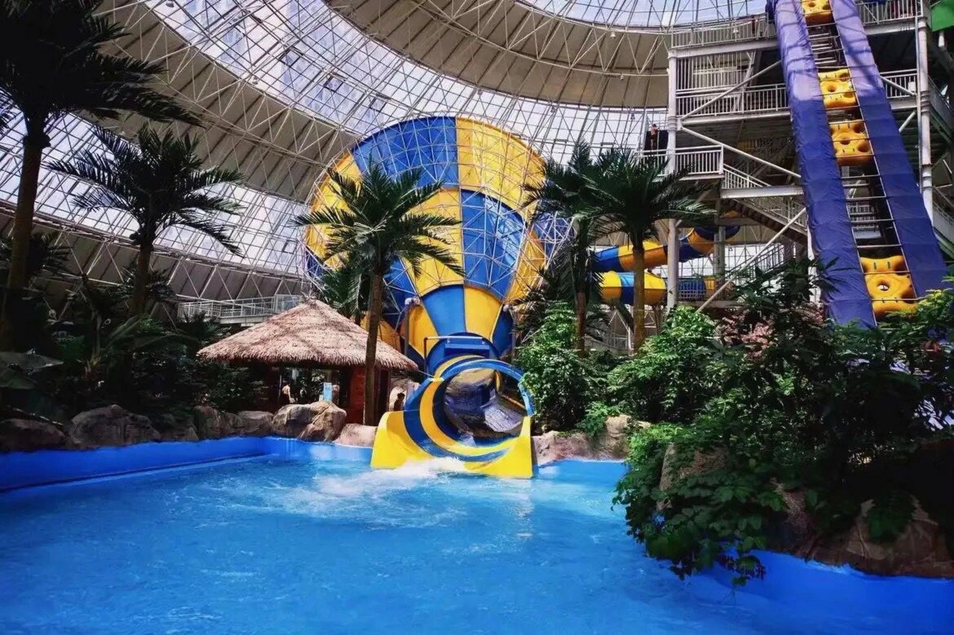 营口虹溪谷水乐园特惠双人全天票119元/张 营业时间:09:00-17:00 优惠