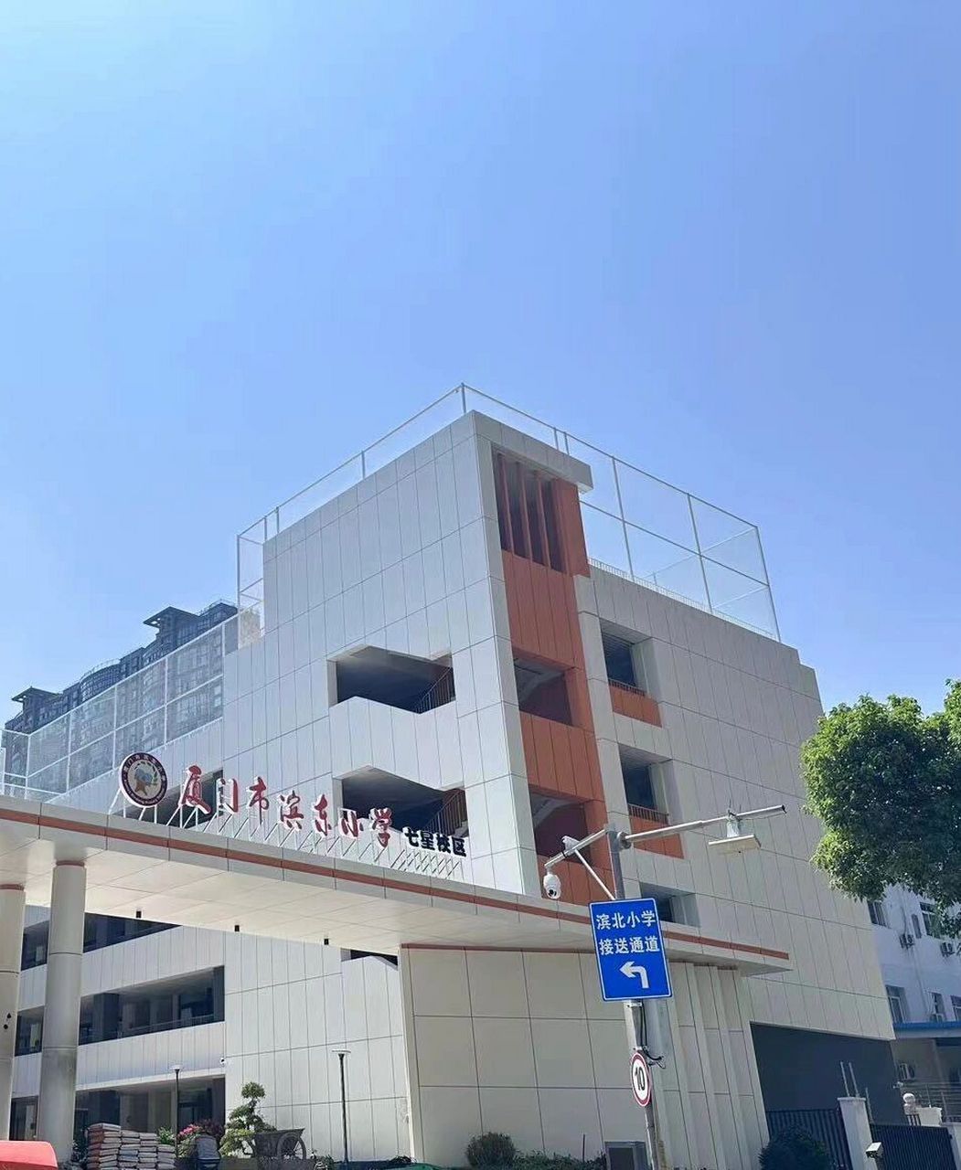 小学调剂到了滨东七星校区,新校区但是共享师资,以后派位未知.