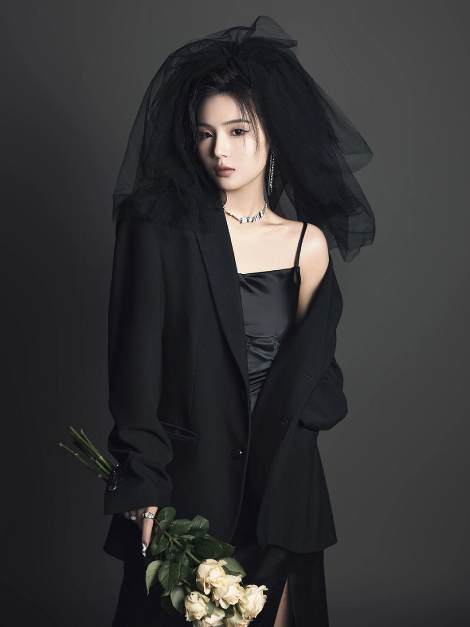 73 - 酷飒的西装搭配神秘的黑色头纱92