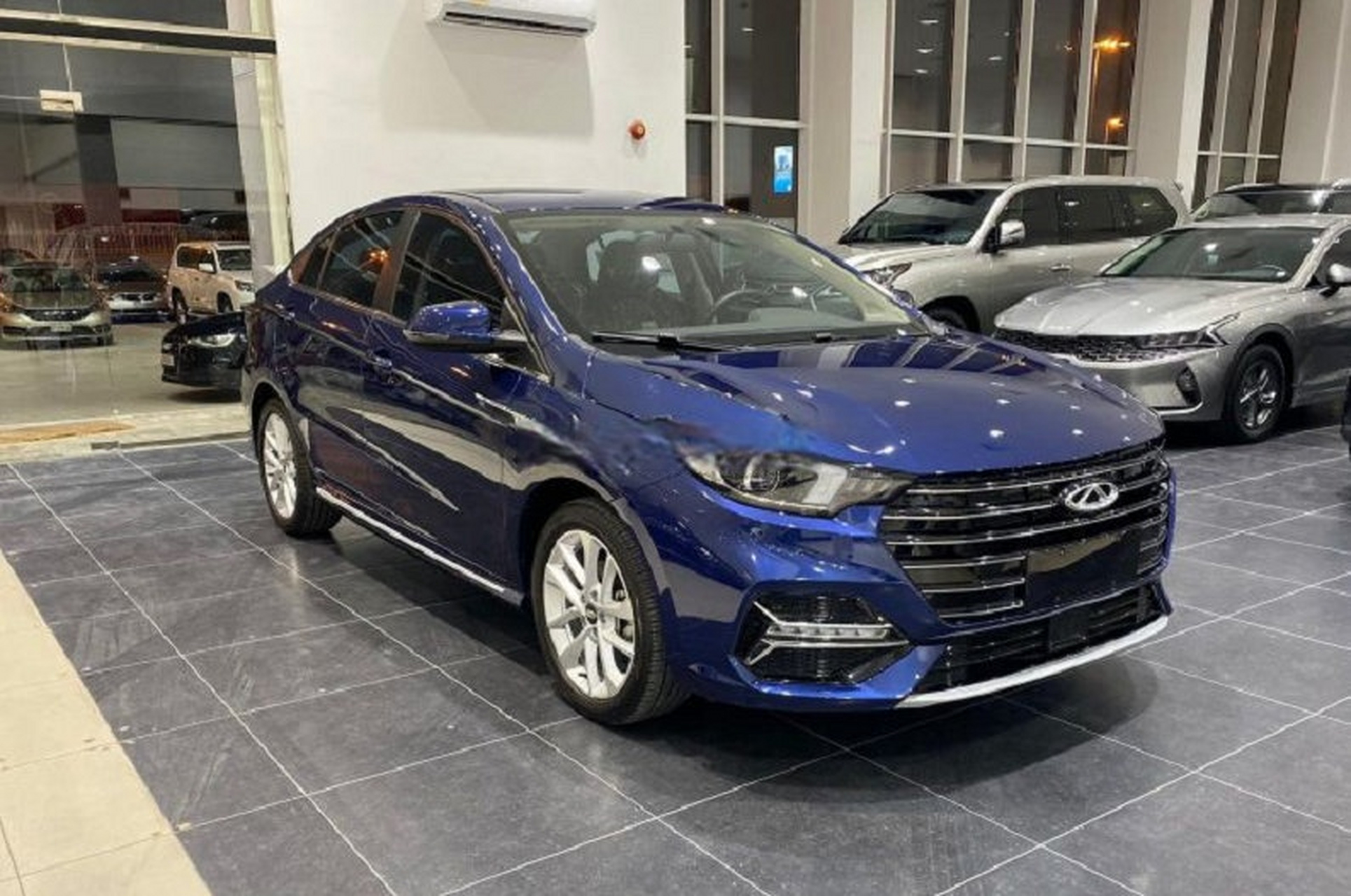 巴林版奇瑞,看介绍说是叫做艾瑞泽6,1.