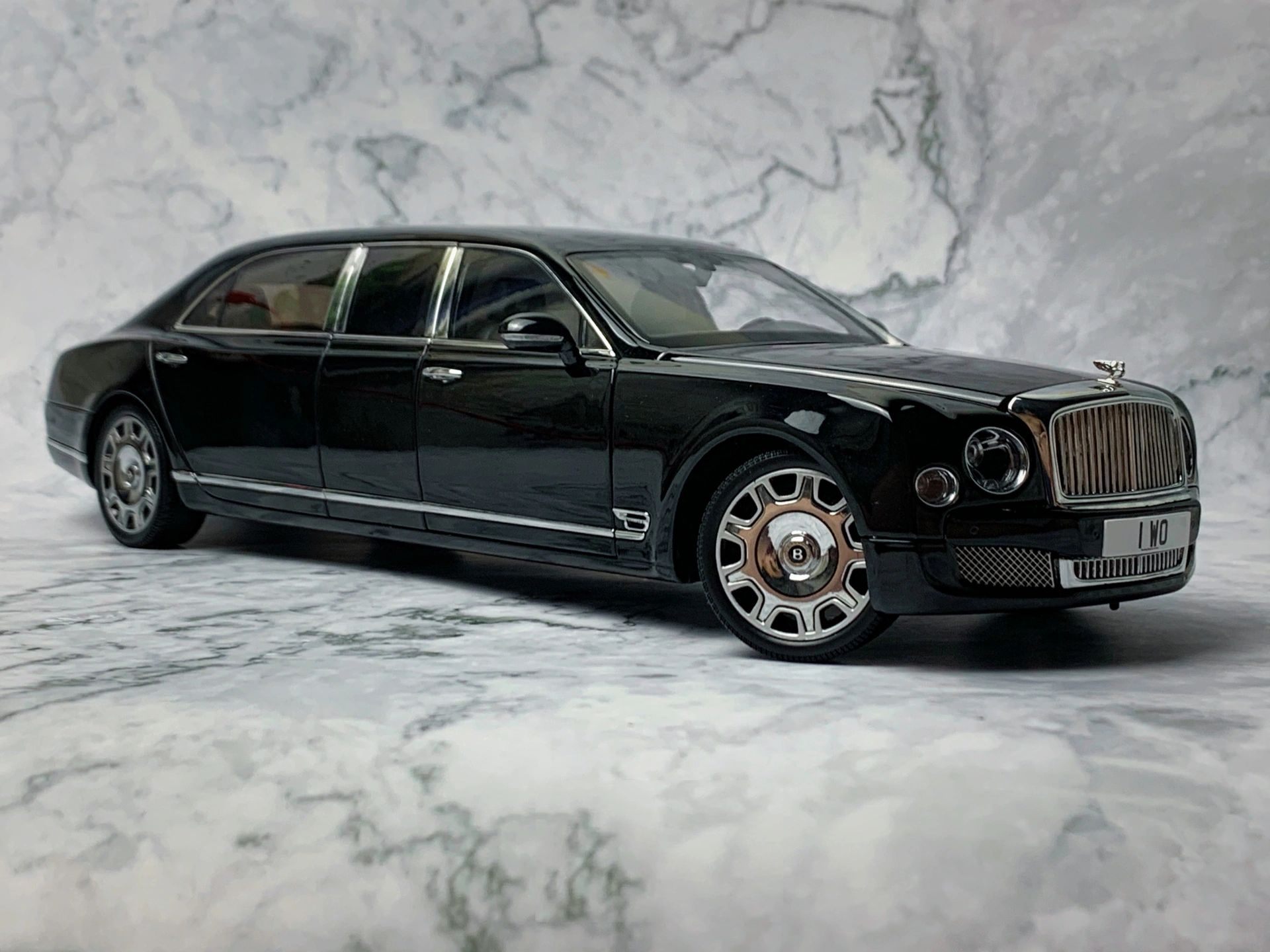 mulsanne bentley mulsanne 比例:1/18 品牌:ar 珍珠黑色搭配电镀轮毂