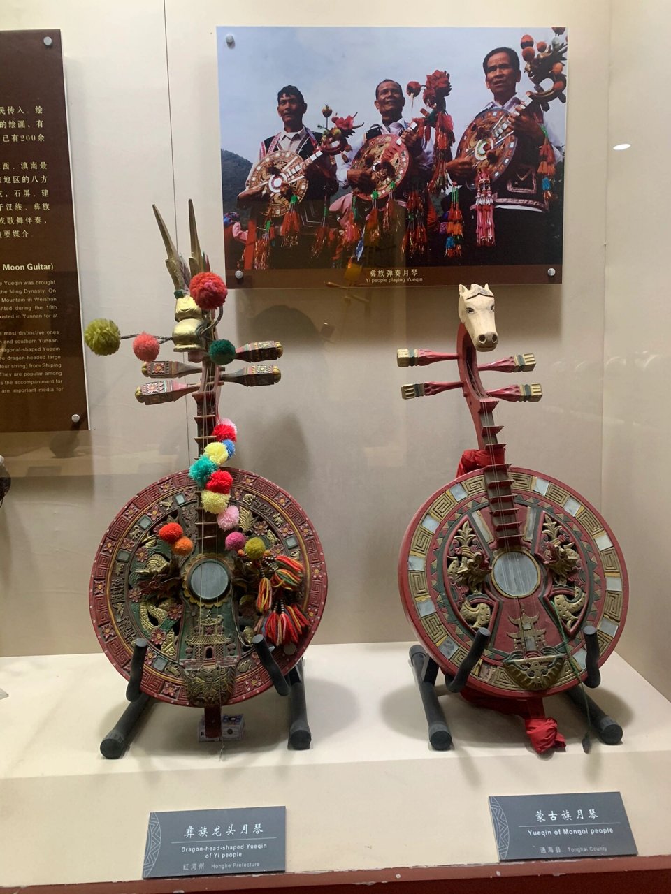 又拍了些彝族器具