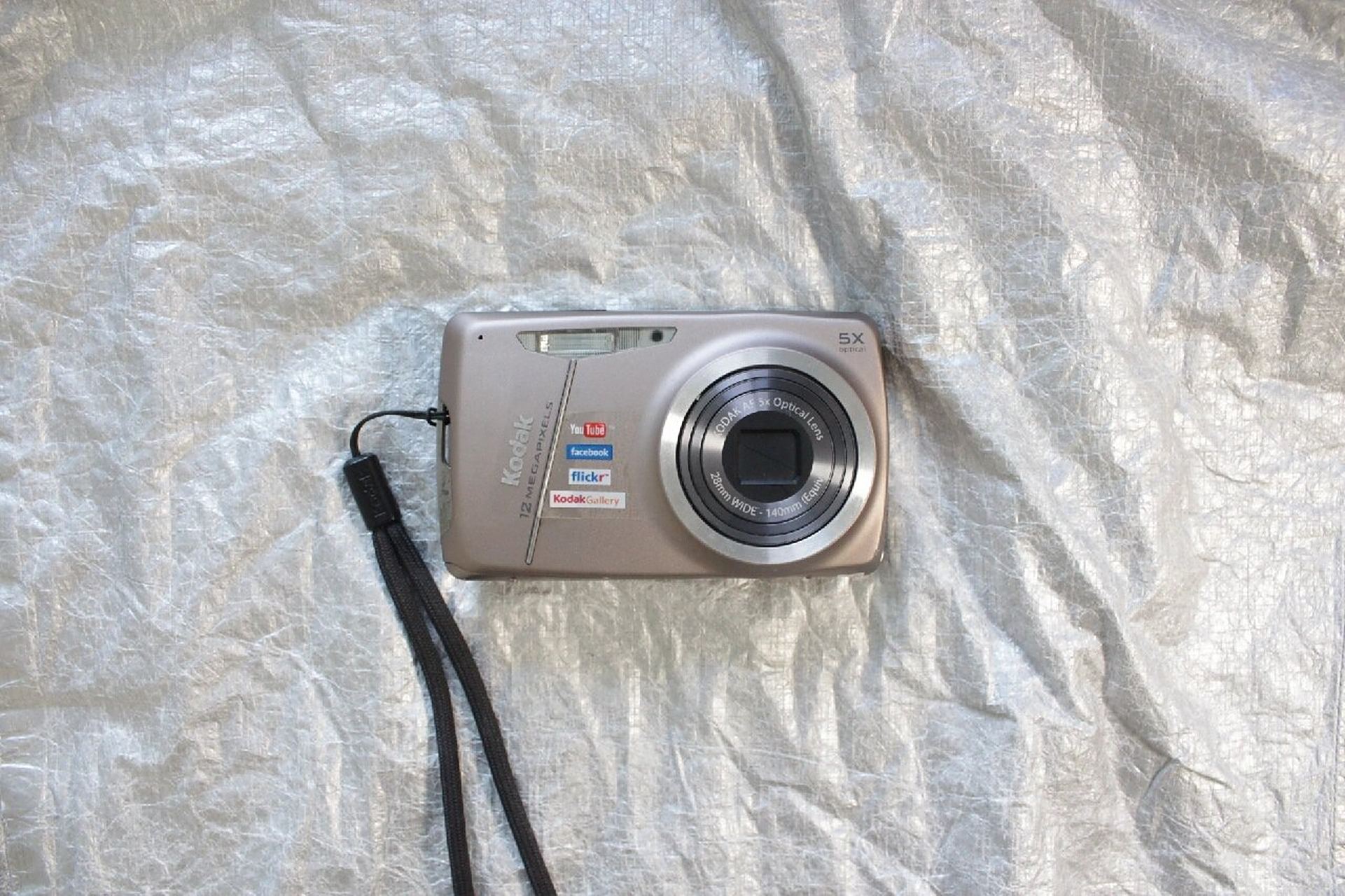 柯达m530数码相机ccd相机 屏幕玻璃上有些蓝斑如图 啥也不影响 懒得