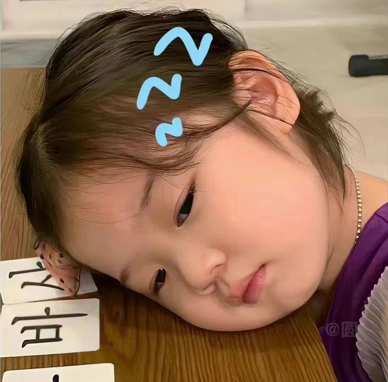 摆烂可爱萌娃女生头像遇到困难睡大觉