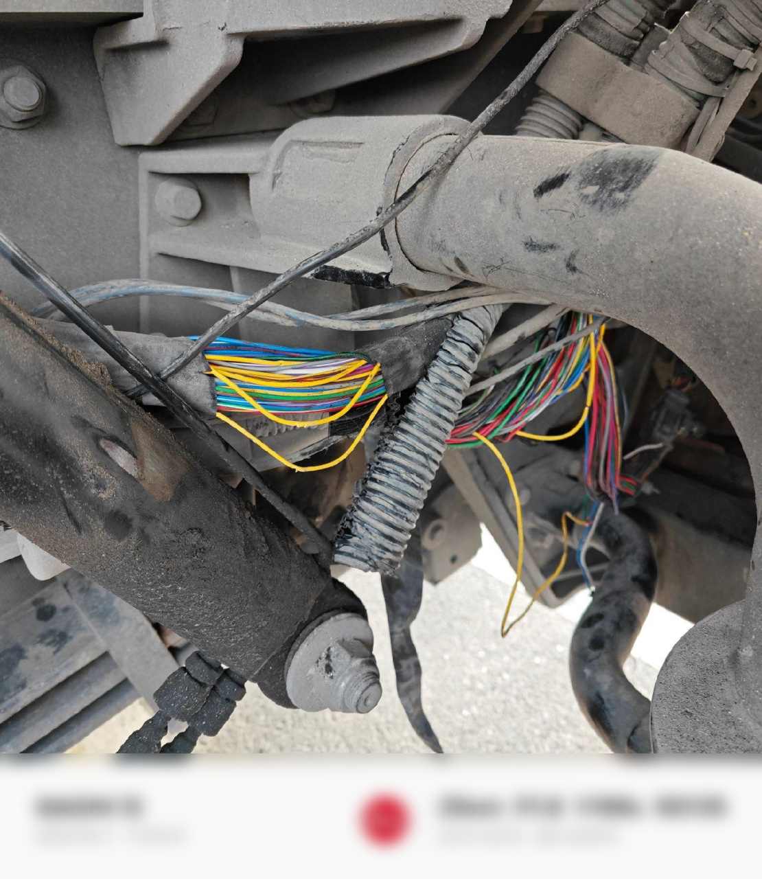 解放j6p空调维修     反人类设计,好好的空调控制线路要从大梁转一圈