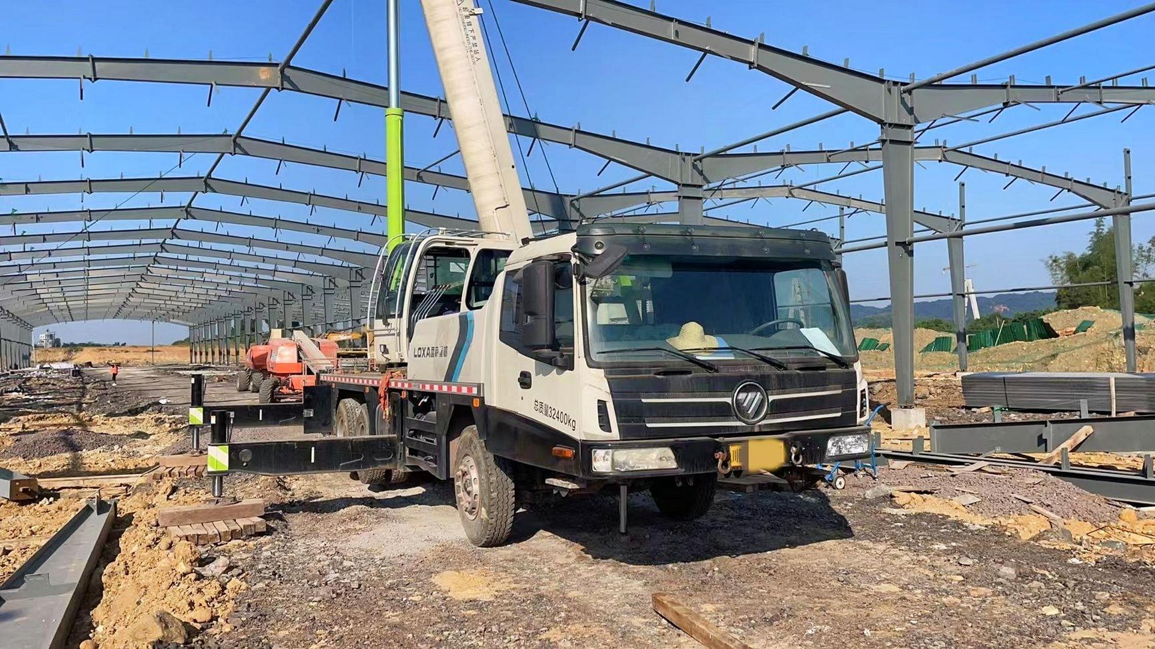 2020年雷萨25吨 (q5)五节臂吊车一台,双保险审车同步4月份,无事故无