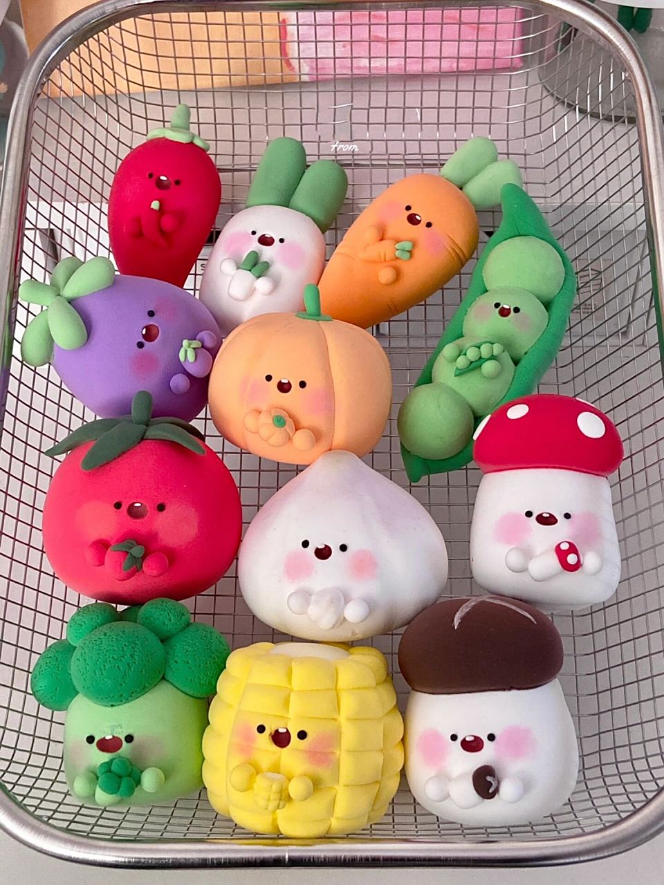 超轻粘土版蔬菜家族来啦!谁不想一口炫一个!