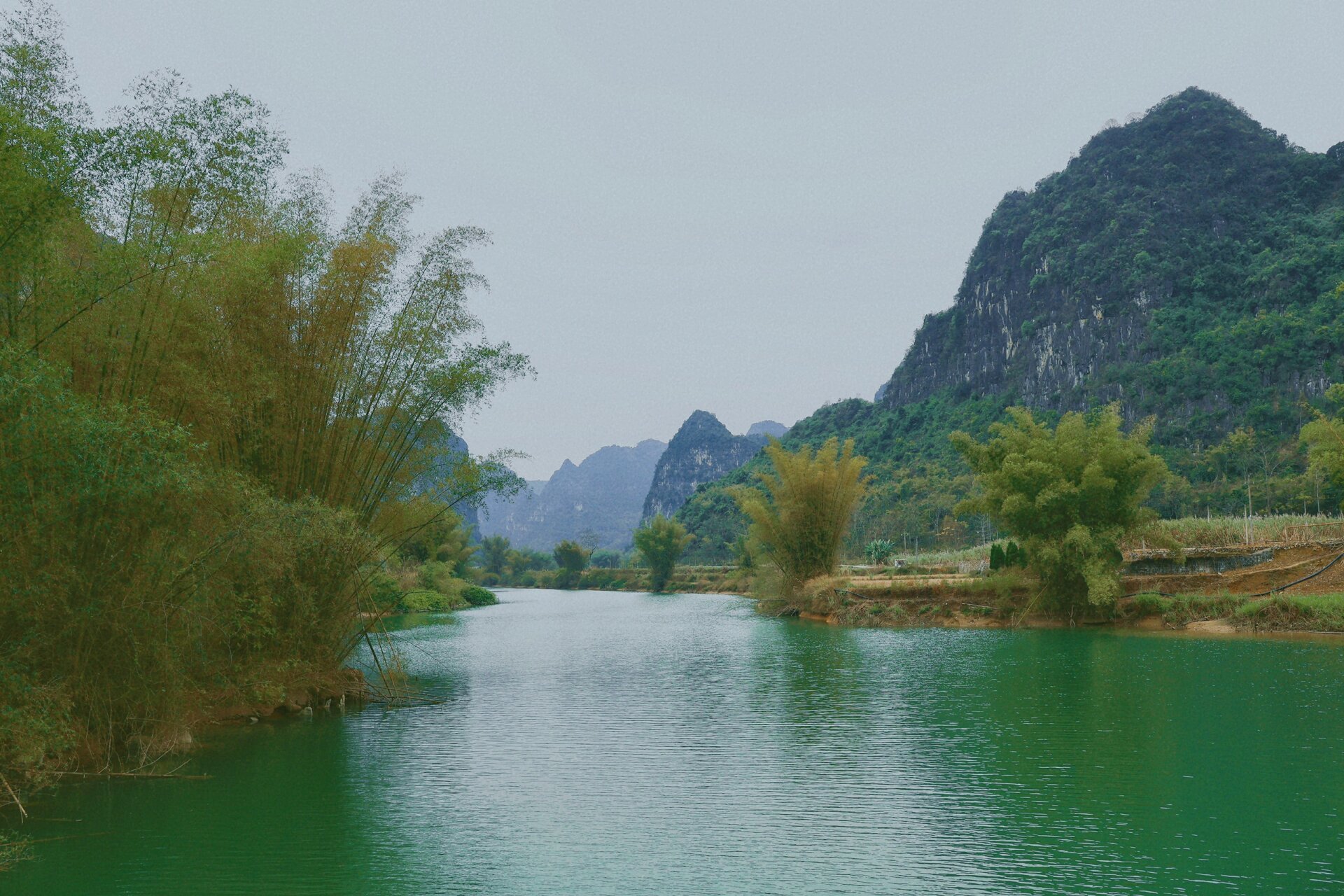 广西百色平果市甘河风景带月亮山      从巴马开车到这一个小时,导航