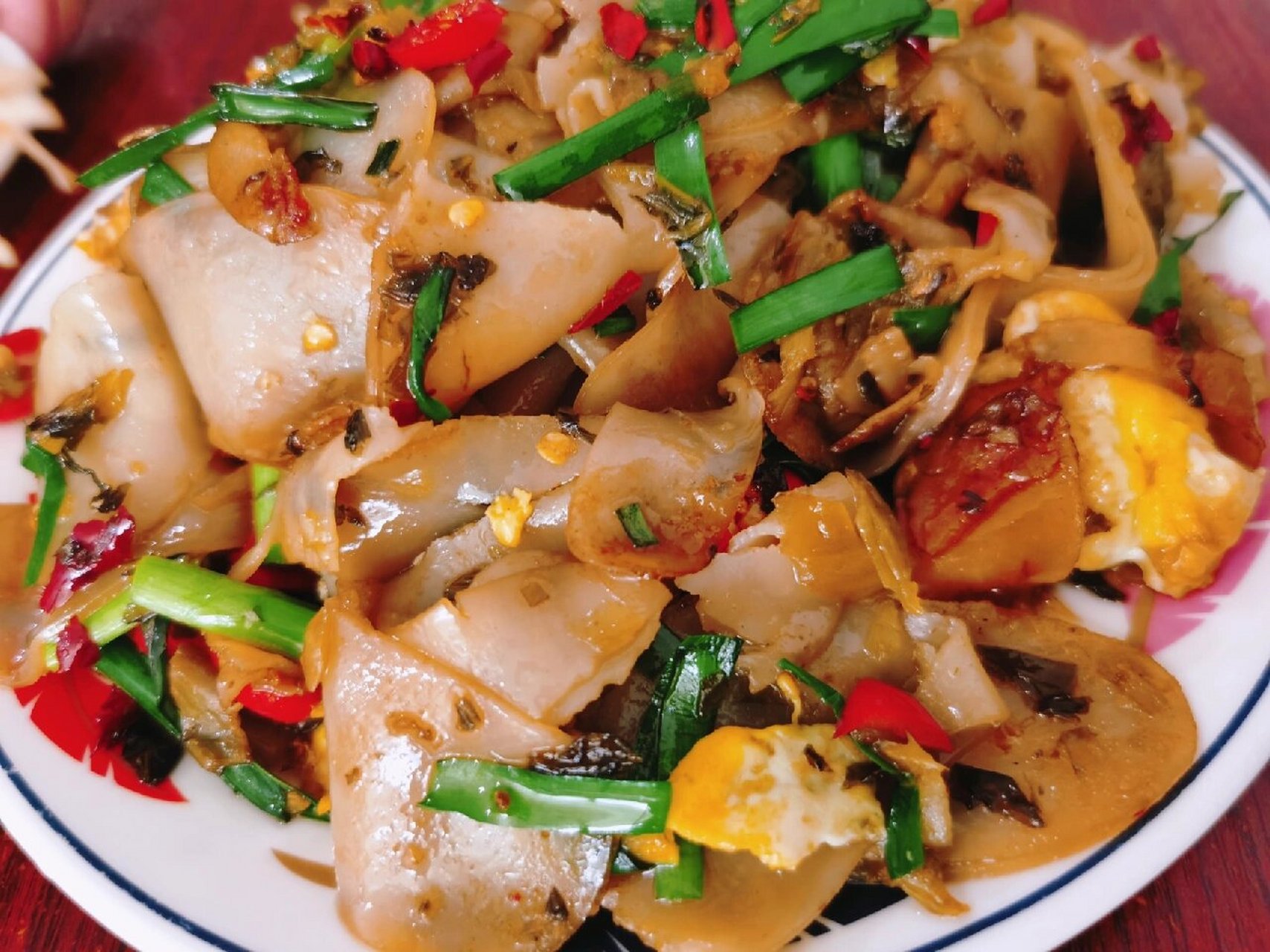 景德镇独一无二的美食—碱水粑 碱水粑是用早米水磨成浆,加入食用碱