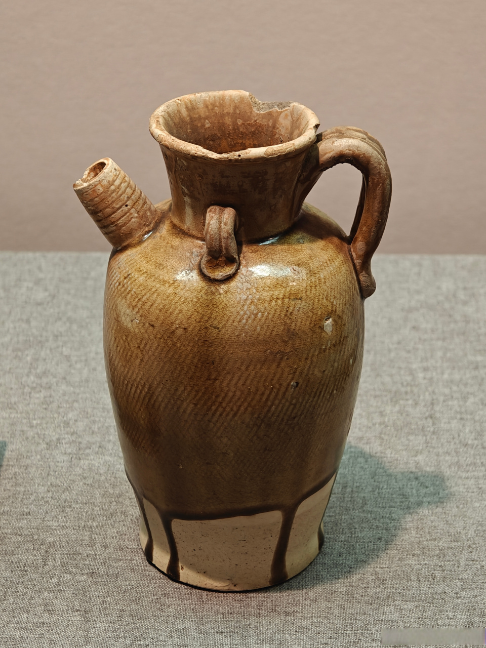 【千年瓷韵·瓷器赏析98】  >> 唐 邢窑黄釉席纹执壶,天津博物馆藏