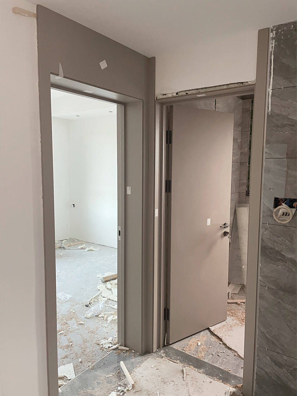 通顶门楣vs普通门楣 门上面有一个顶没到,正好拍一下普通做法和通顶