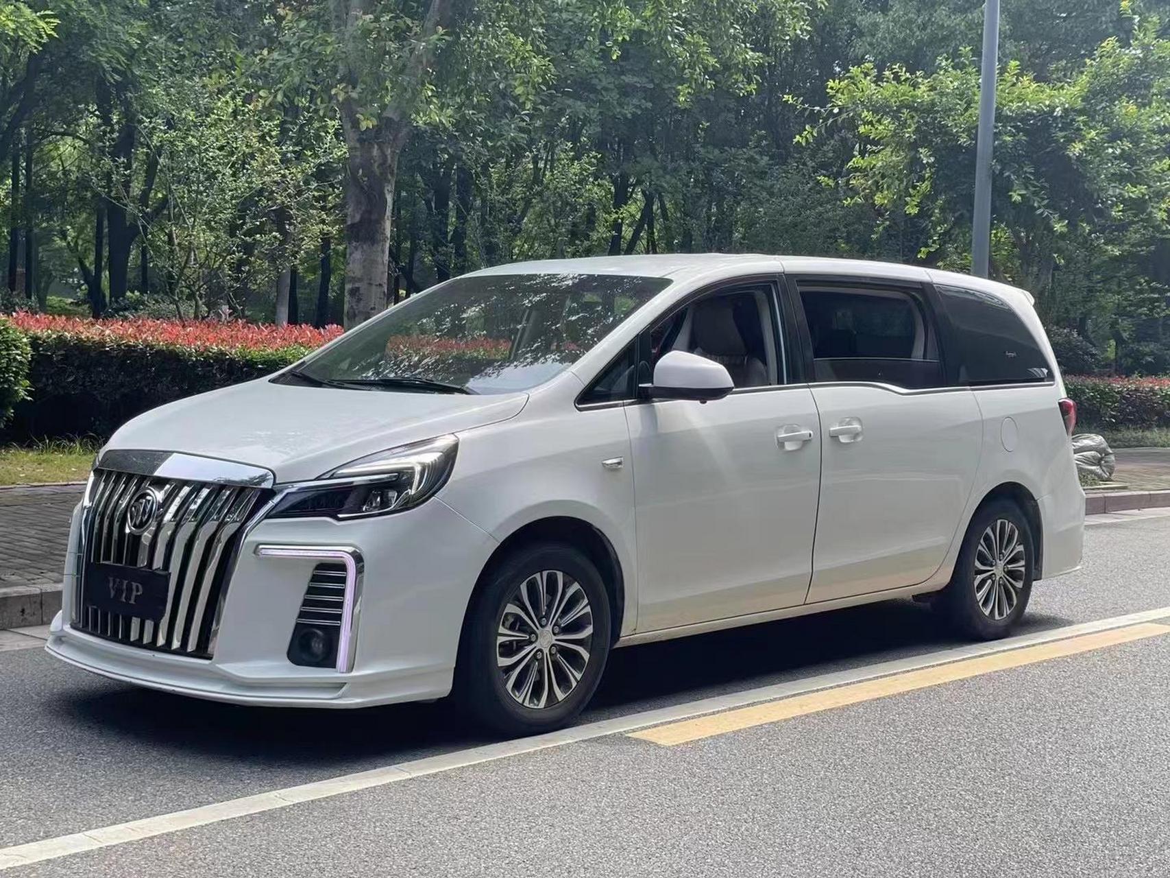 新到21年别克gl8陆上公务舱 mpv 四条轮胎全新刚换,车况极品,仅一个面