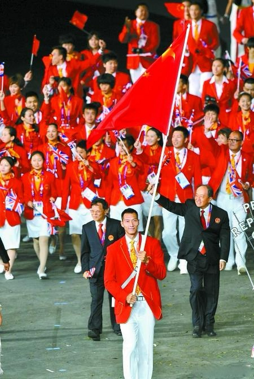 中国代表团历届奥运会开幕式旗手,其中篮球远动员扛旗的多达8次!