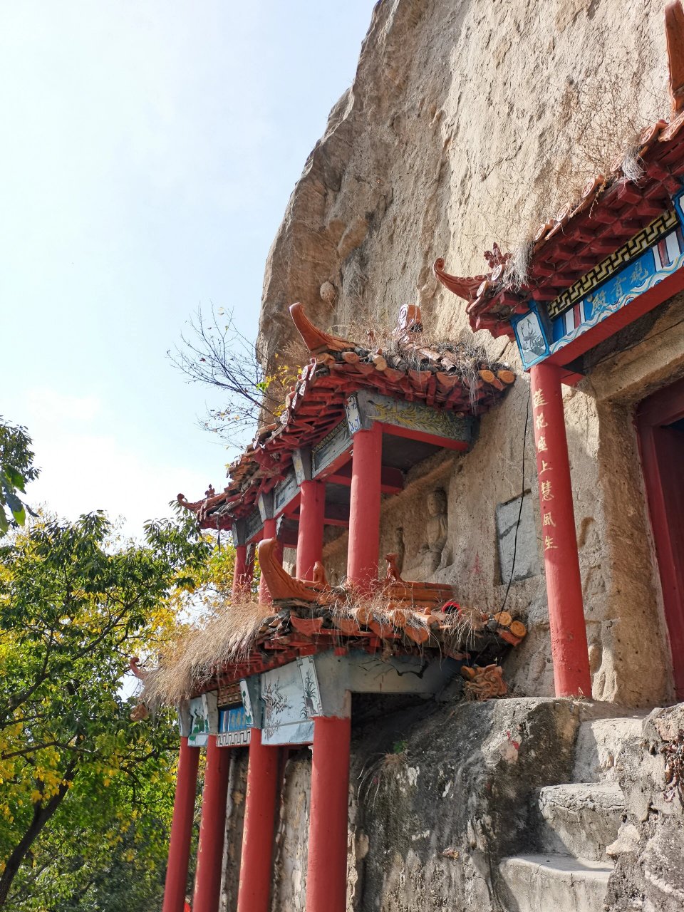阜平苍山石佛堂 始建于唐代的石窟寺,有千佛堂,石佛堂,观音堂,十二