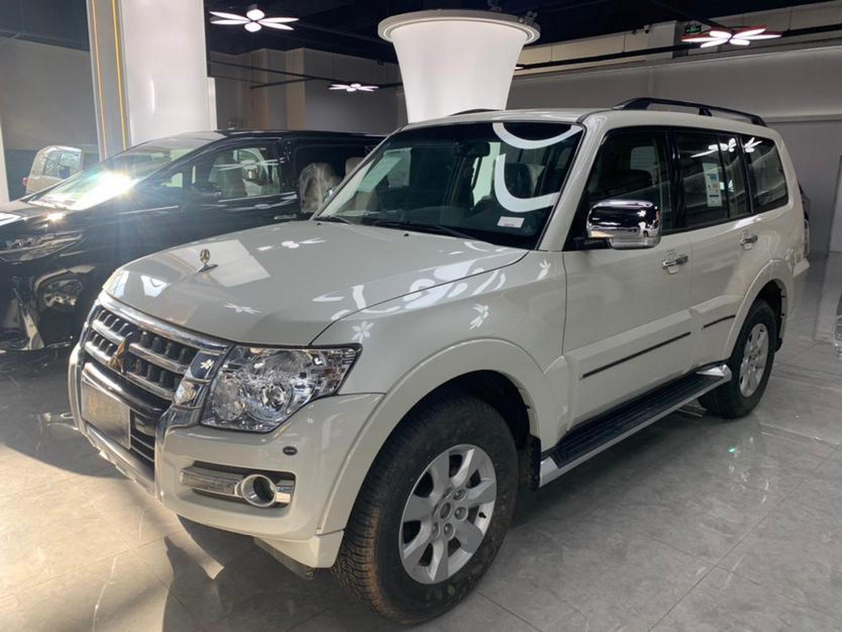 国六三菱帕杰罗v93.22款 帕杰罗v93 白黑低配白黑高配基础配置: 3.