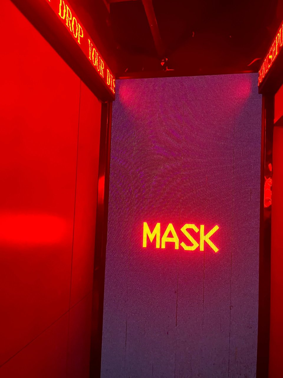 西安必来夜店mask club 和朋友一起过来这边玩 就在钟楼附近 很容易能