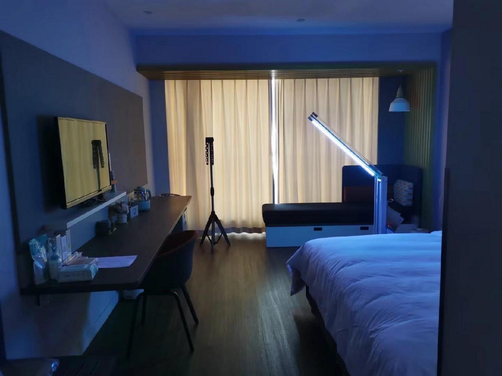 空气消毒,使用是请关闭门窗,关灯,房间内保持干净整洁,自灯亮起5-7