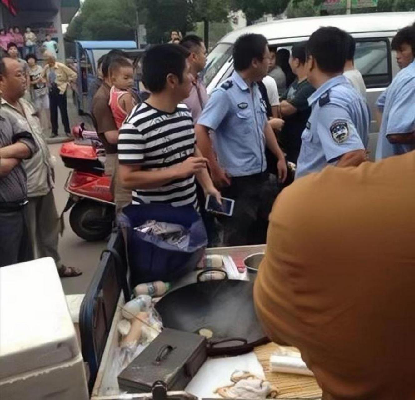 02 夏俊峰,沈阳人,1976年出生在一个普通家庭.