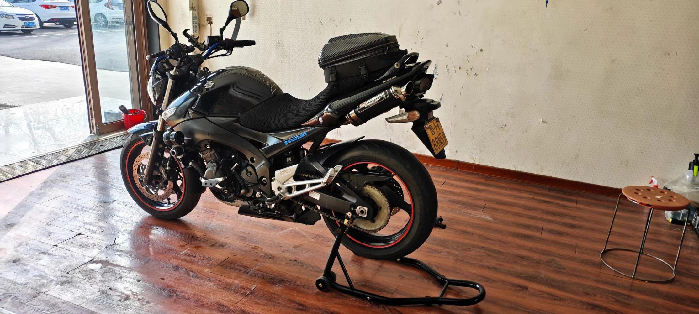 出铃木bk400,gsr400,行星400.四缸电喷400排量,16000转速.