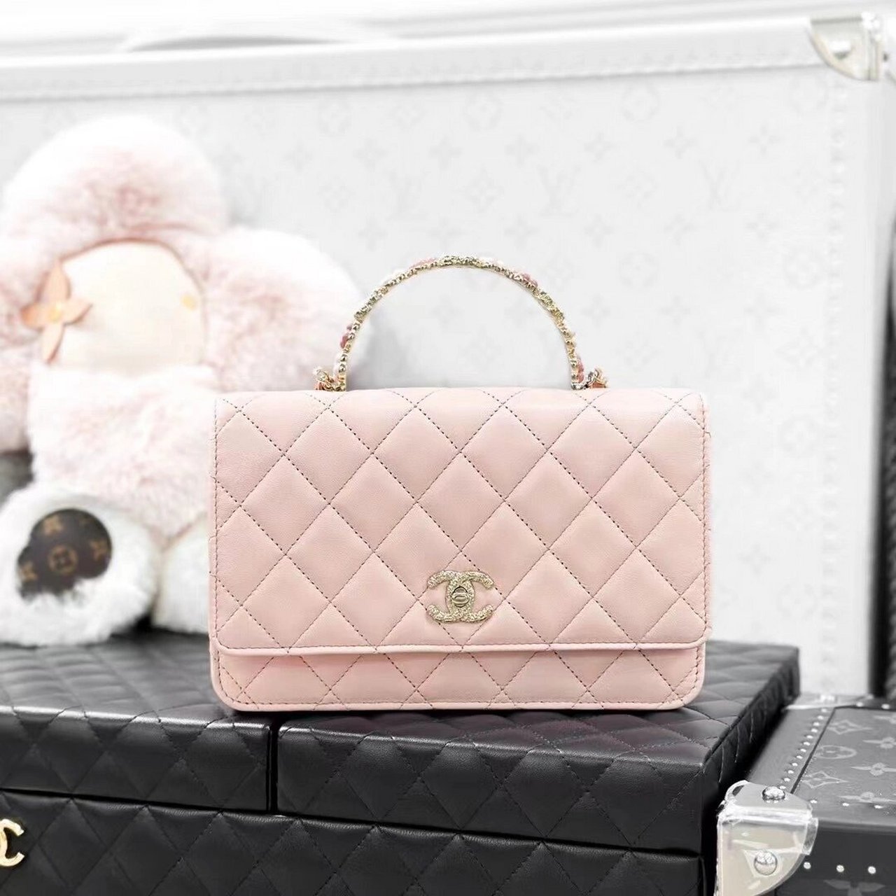 chanel 23k粉色羊皮山茶花手柄woc链条包 第一眼看到就会深深爱上的
