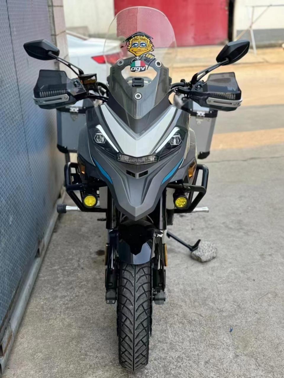 宝马巡航款摩瑞500mg,手续齐全车况完美,前后辐条圈cbs联动刹车,采用