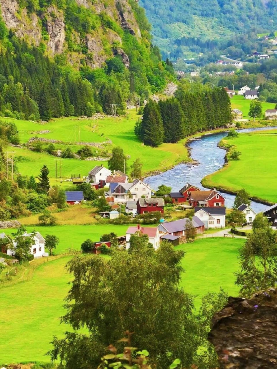 9990 挪威|弗洛姆小镇   弗洛姆在挪威语中是"险峻山中的小平原"