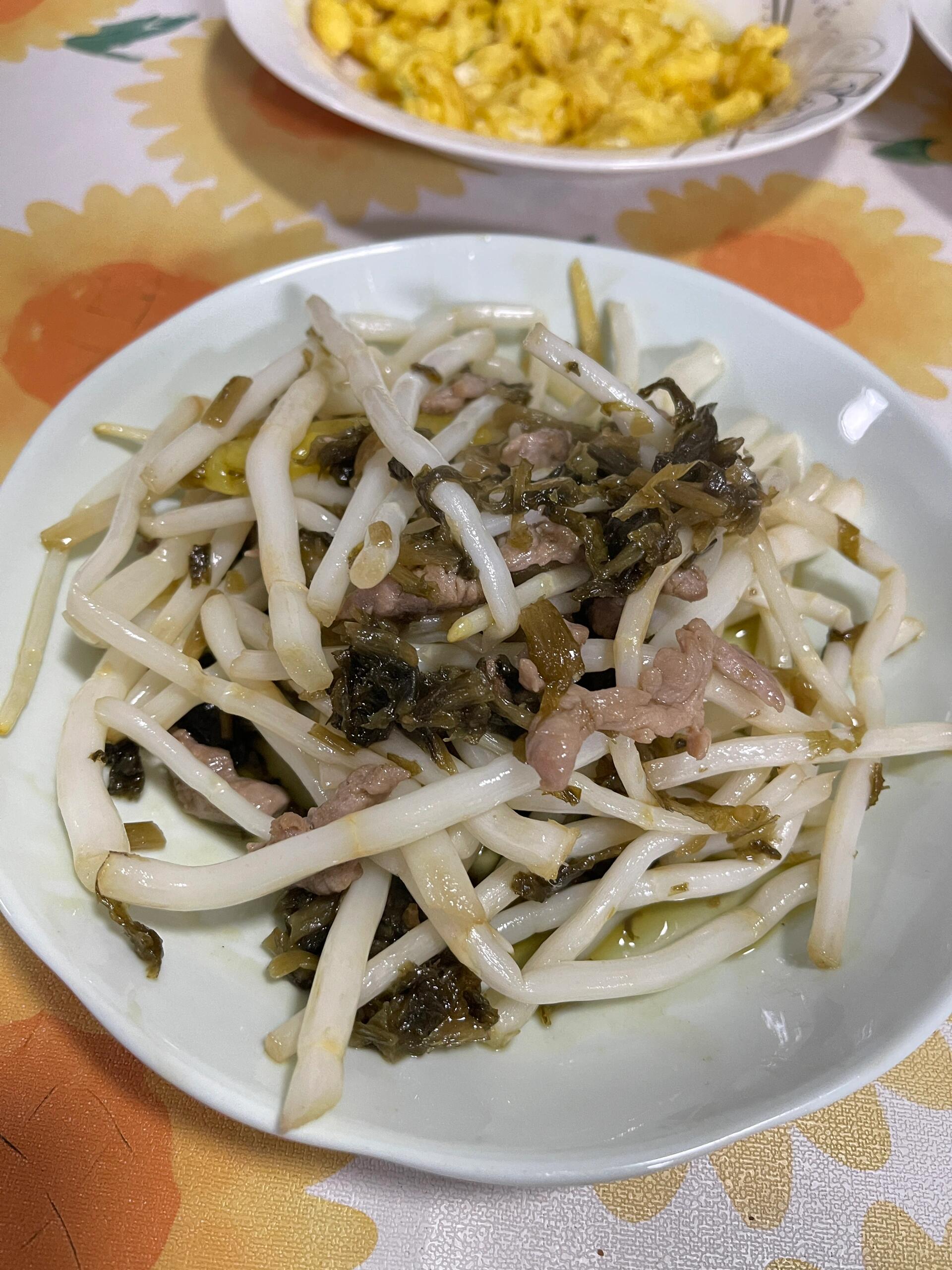 家里大厨复刻 芦苇根炒肉丝 被农家乐欺骗了很多年的芦苇根原来叫