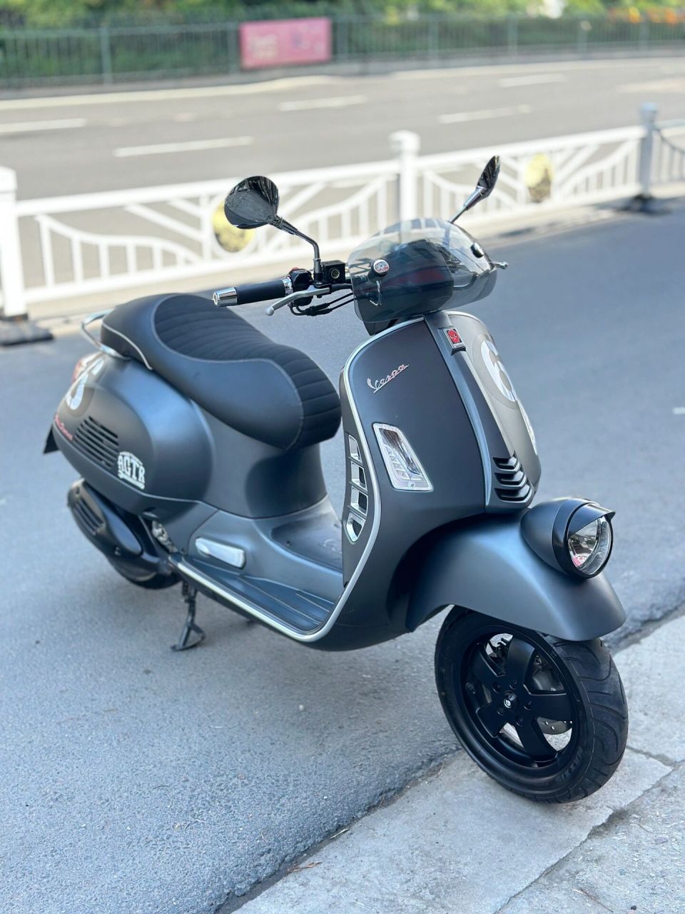 vespa 300 六日特别版 维斯帕300.6日版.22/6上牌.3手.