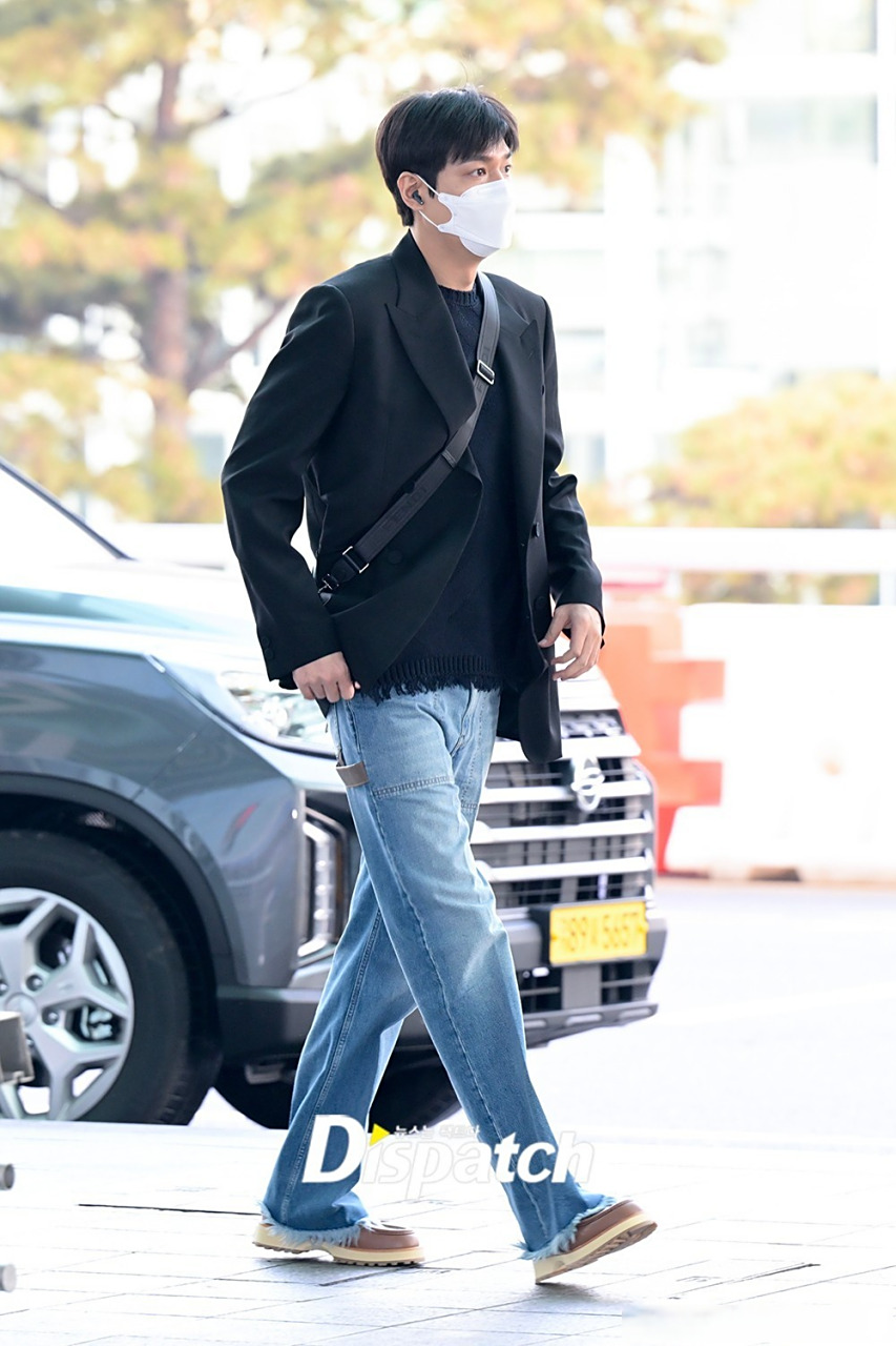17日,#李敏镐# 经仁川机场出发,前往加拿大参加《pachinko》第二季