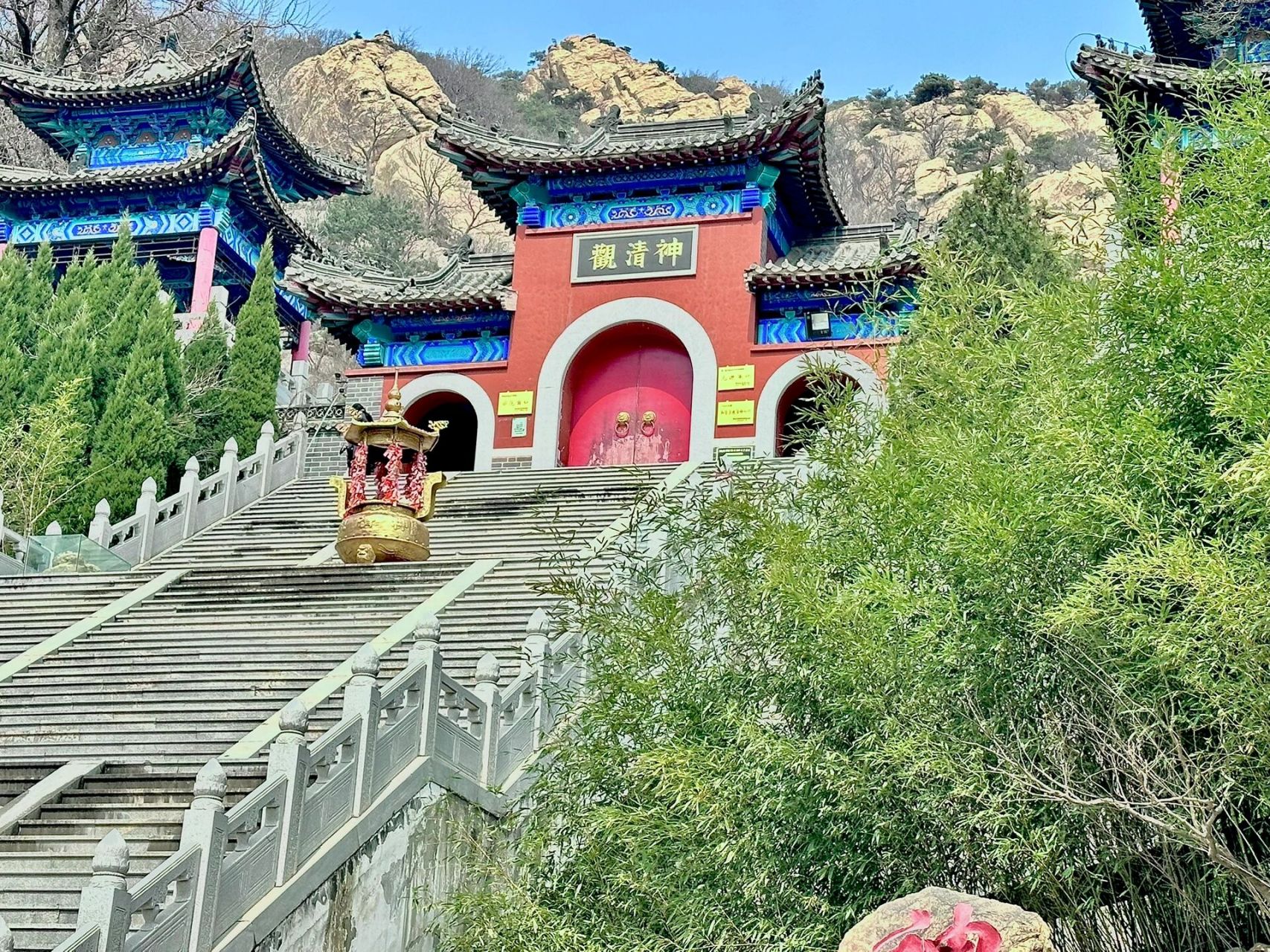 昆嵛山一日游～09 磨磨蹭蹭九点半出发 先去了烟霞洞 实在是太陡了