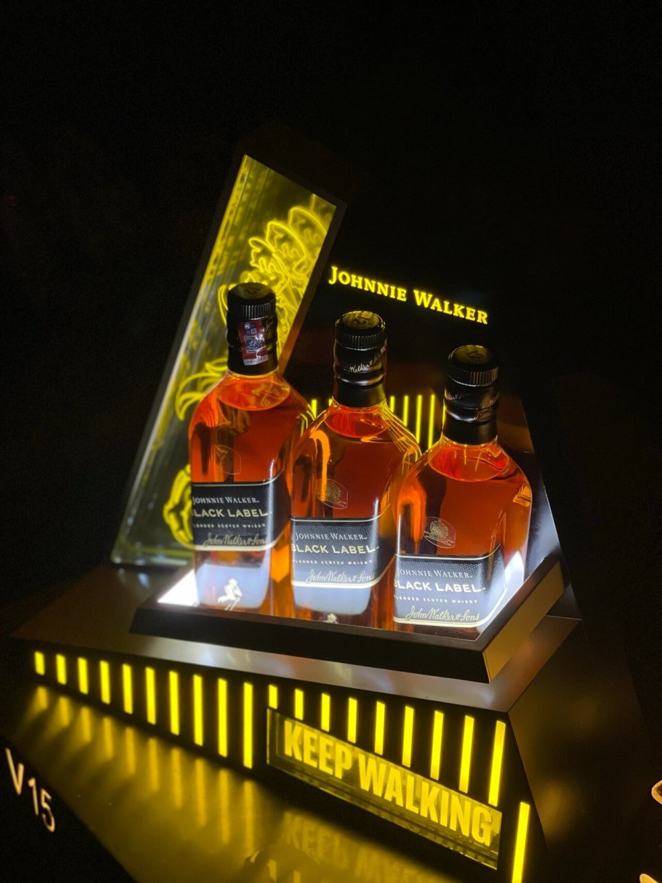 感谢尊尼获加黑牌邀请97来到天河的q club玩耍~ 到了周末,就要蹦迪