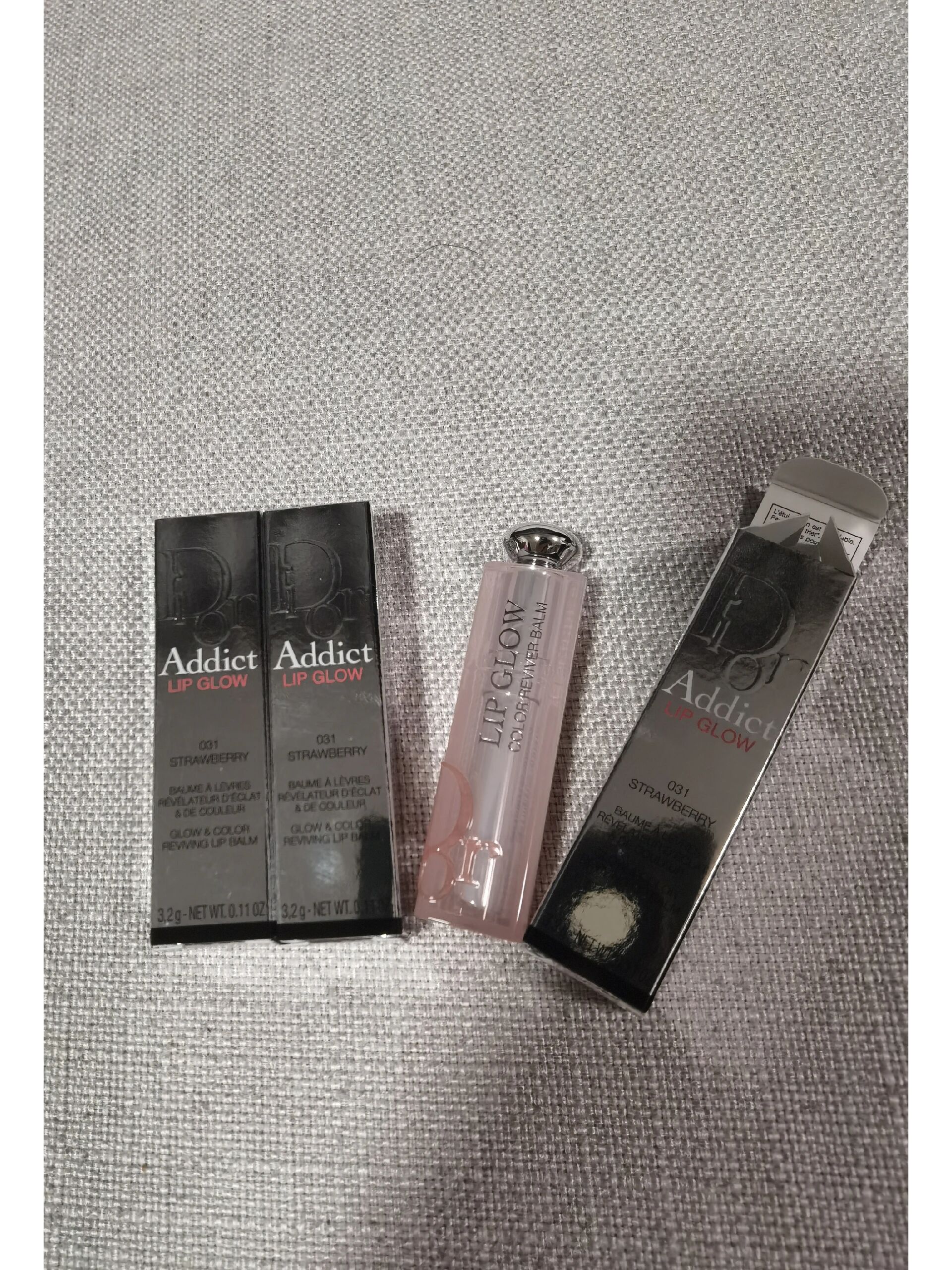 迪奥变色唇膏没说明书(迪奥变色唇膏和雅诗兰黛变色唇膏哪个好用)