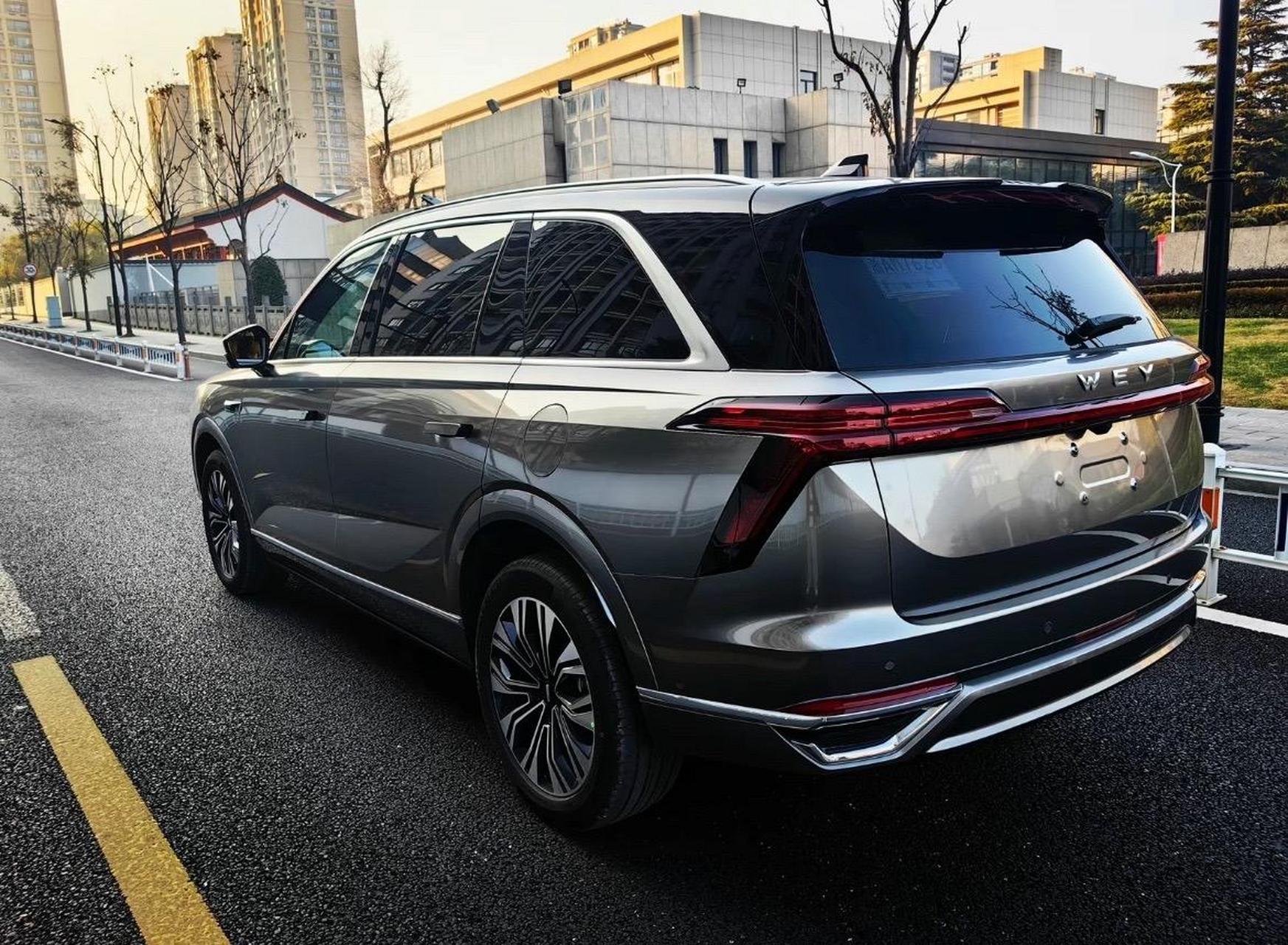 继续为大家分享新的魏牌蓝山汽车改色,大家来看看效果怎么样?