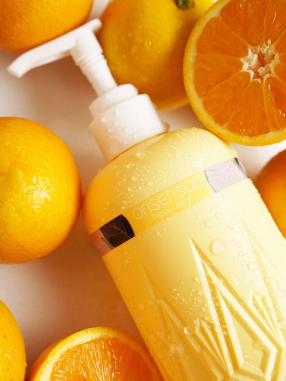 少不了绮丽的烟火大会和冰镇的那一支橘子味波子汽水,快乐的夏天就