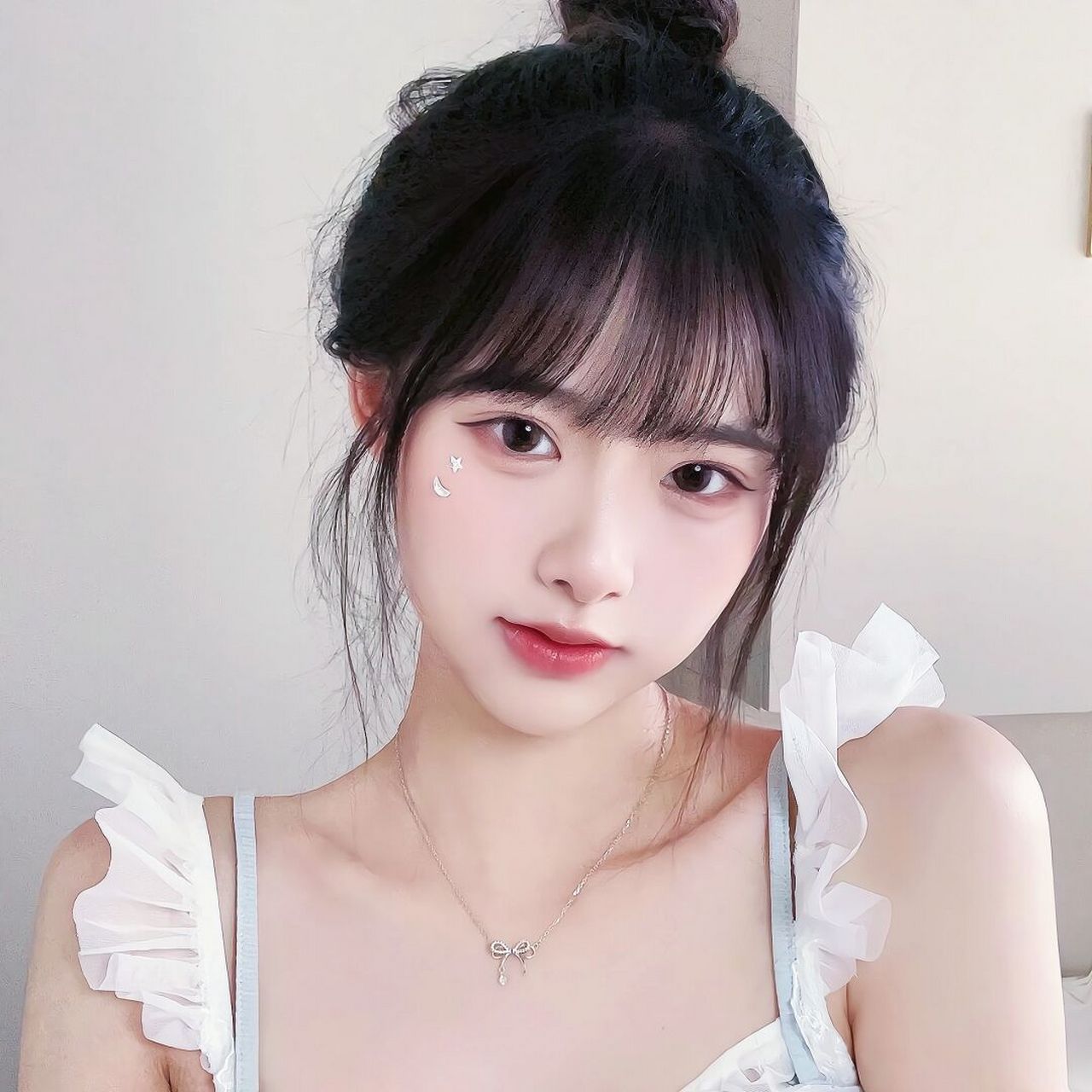 修图# #壁纸# #壁纸分享# #甜妹# #美女# #高清# cn:鱼是不是喝醉了