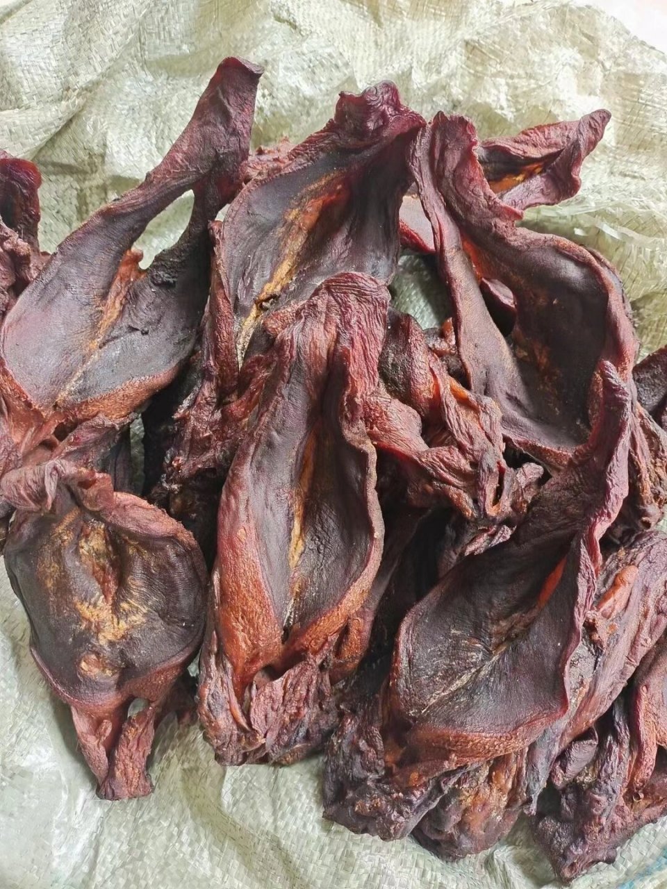 烟熏腊猪舌头刚下炕一道家乡湖南特色菜 烟熏腊猪舌头刚下炕 一道家乡