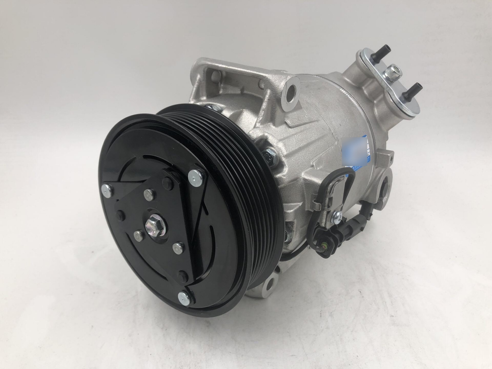 别克君越混动压缩机