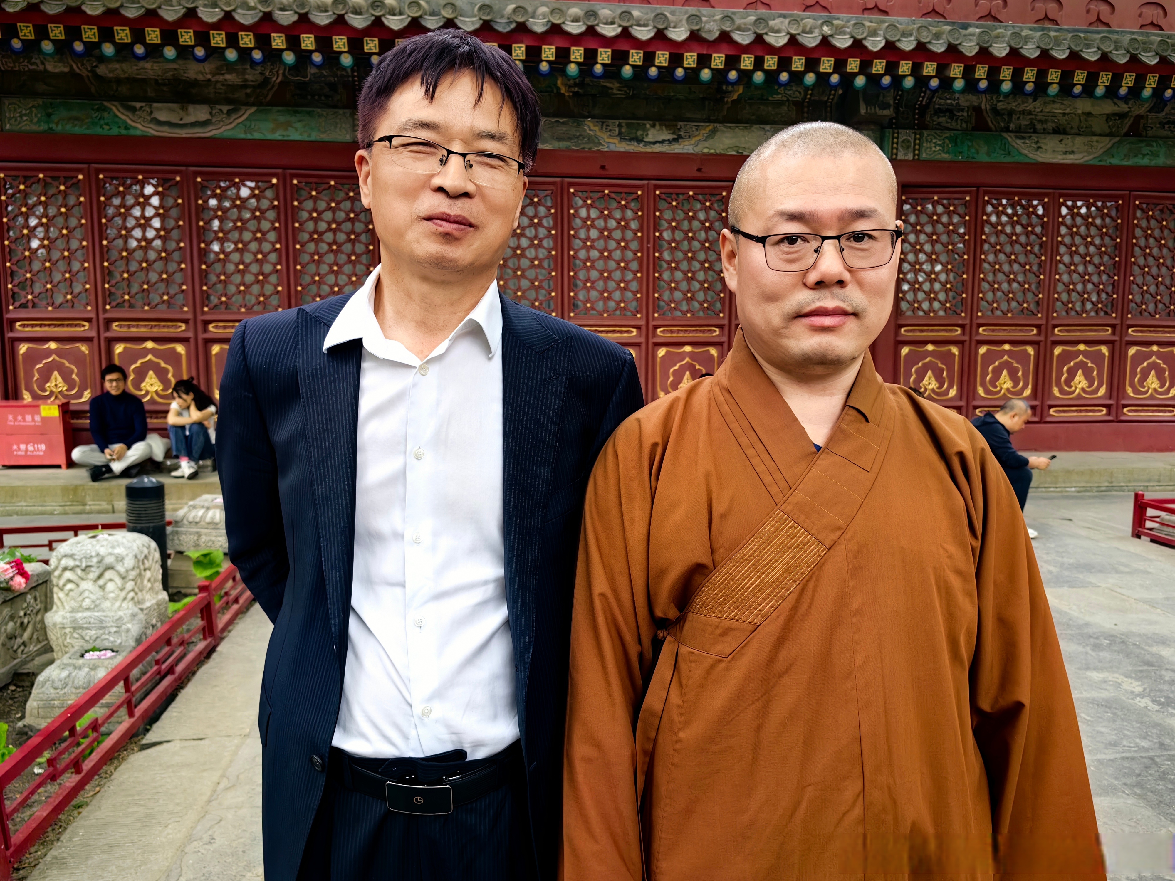 赏一树丁香吟一首诗##百年丁香诗会##遇见西城# 在法源寺参加"丁香