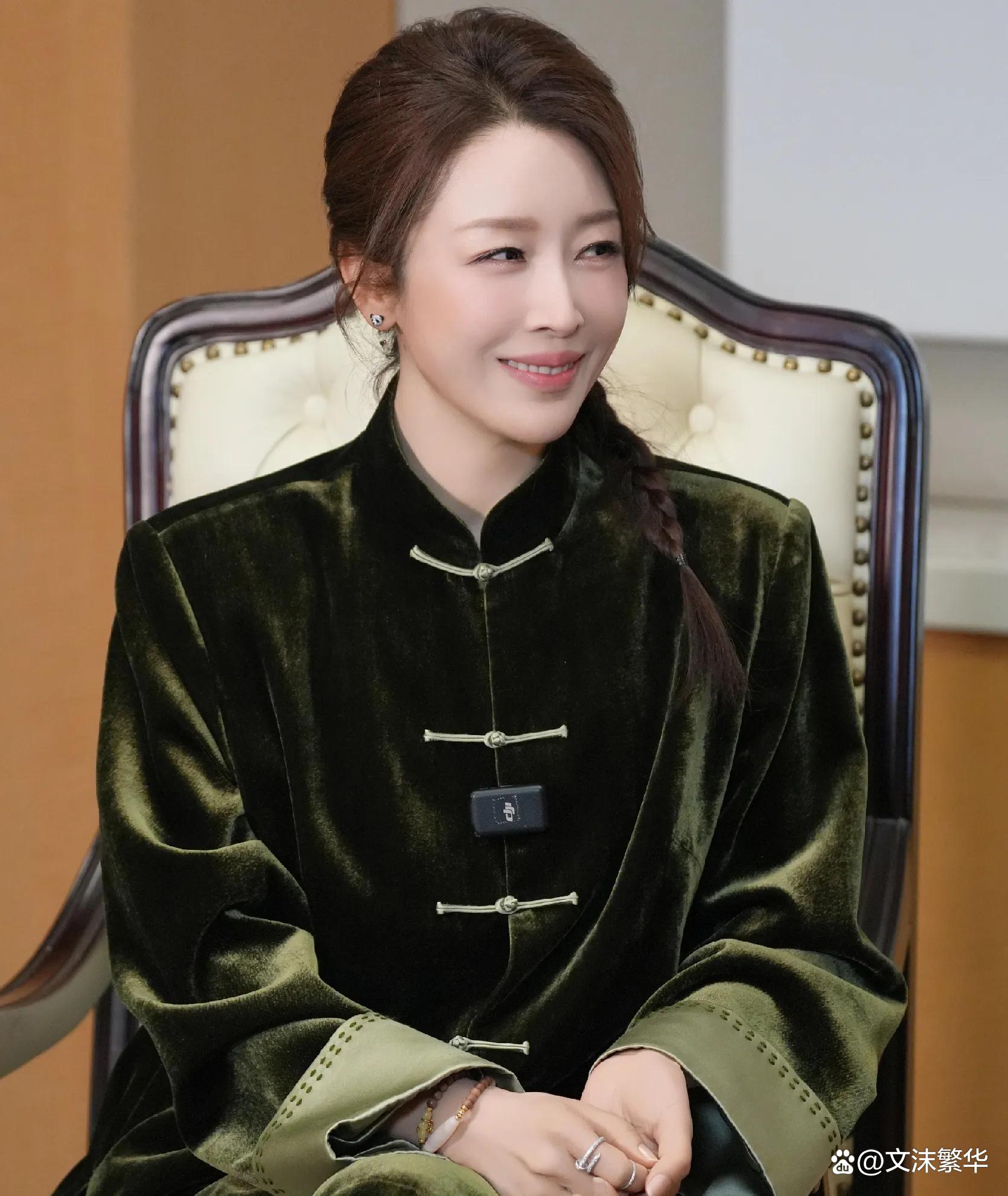 在今年的跨年晚会上,我意外地发现了孙悦的身影