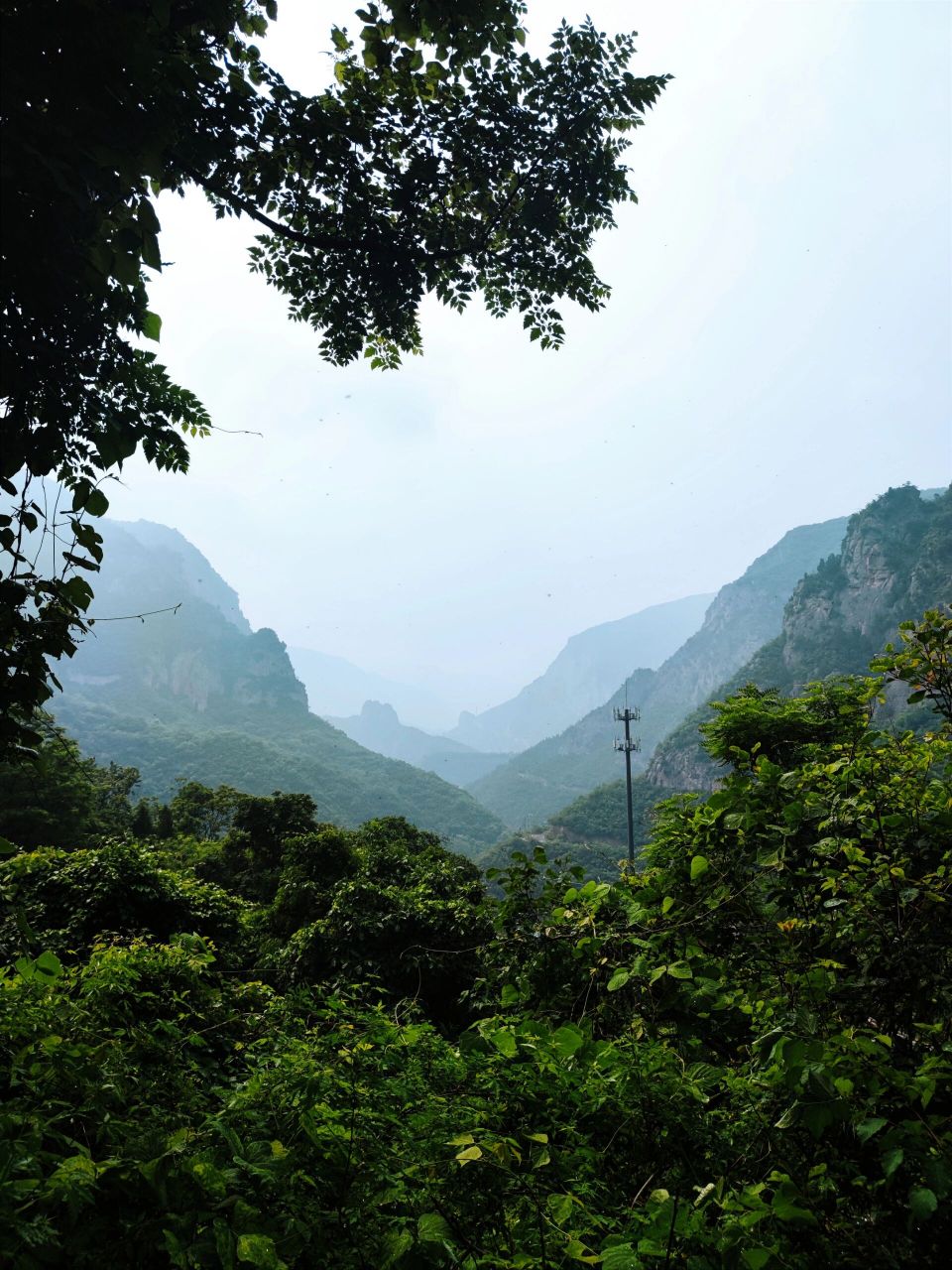 这是第一次到达西沟徒步,路线挺好走的,小挂壁一路风景很不错,下山