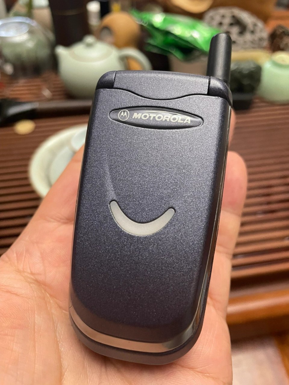 摩托罗拉v8088 千禧年继摩托v998之后 又一款时尚上翻盖经典手机 在