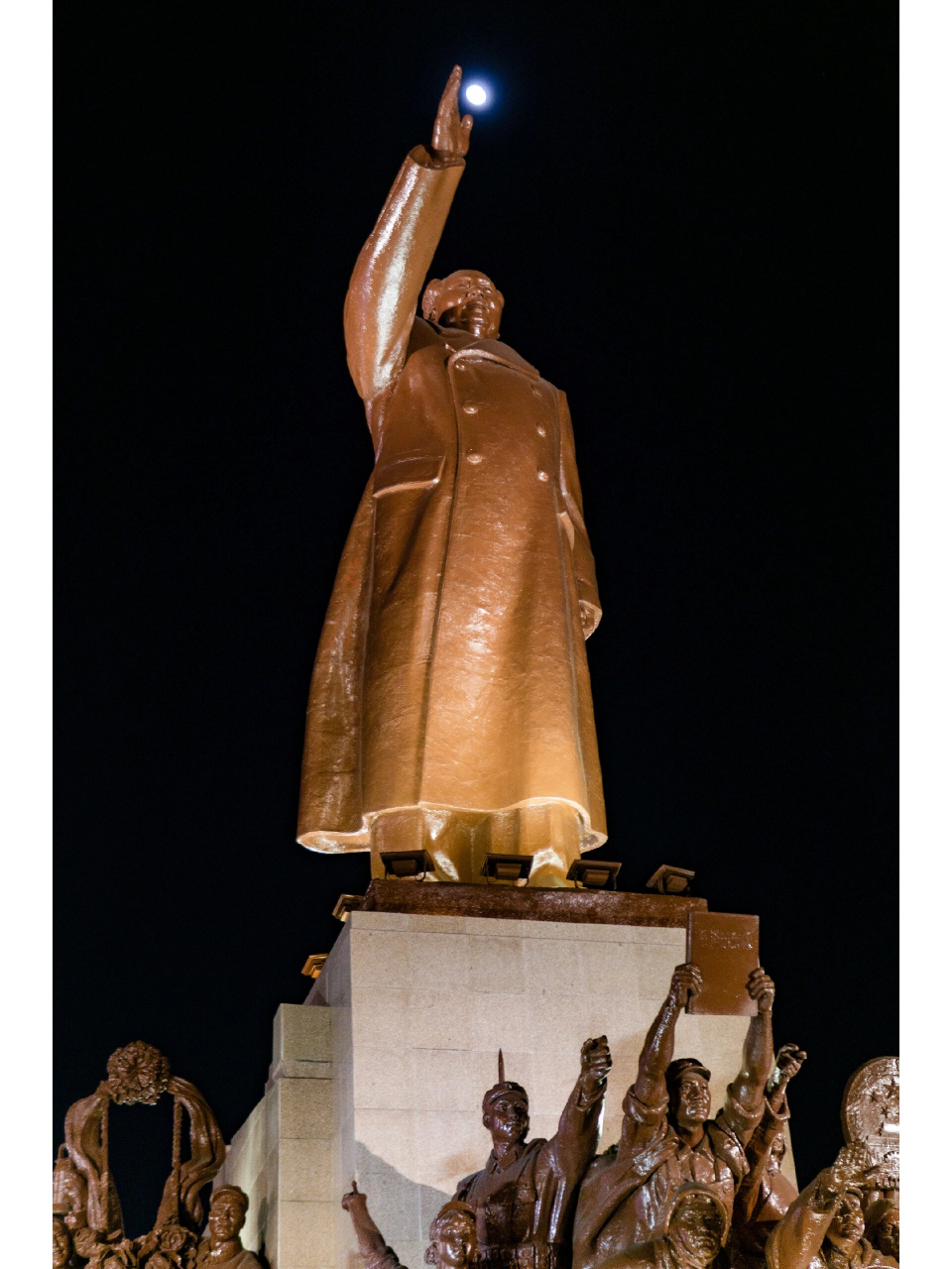 沈阳中山广场建于1913年,当时称作为中央广场.