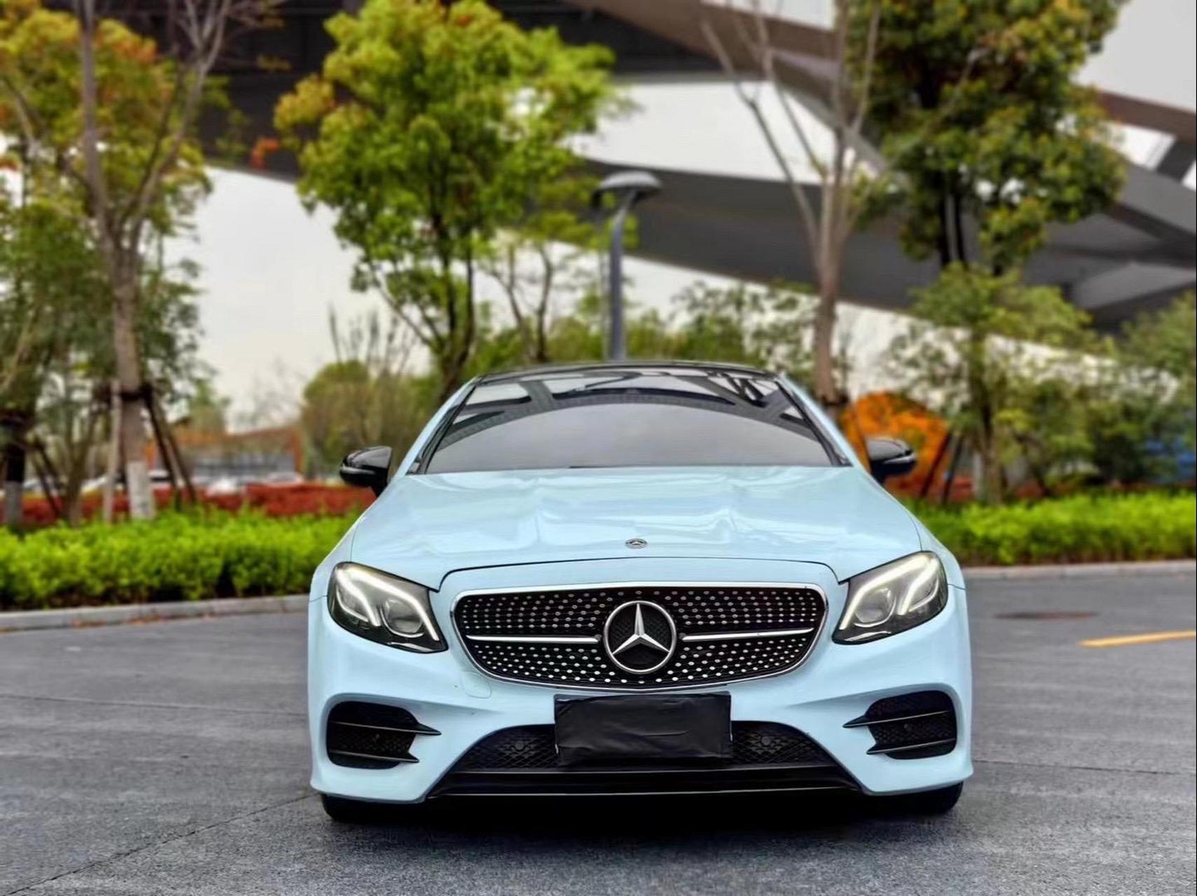 新到17年奔驰最美e200coupe无框门轿跑,新车落地60万,美女一手车,完美