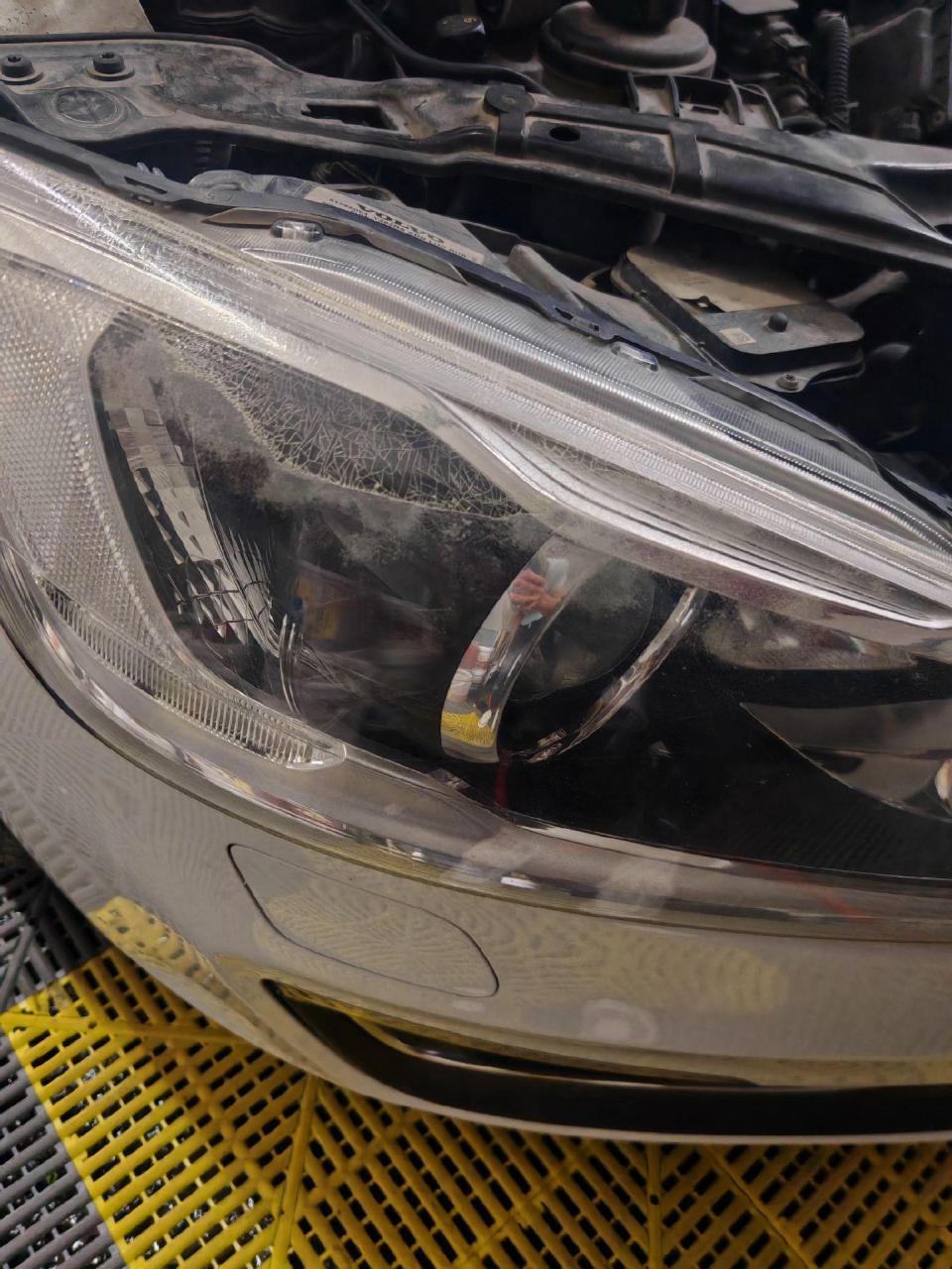 沃尔沃v60,大灯龟裂发黄,修复如新
