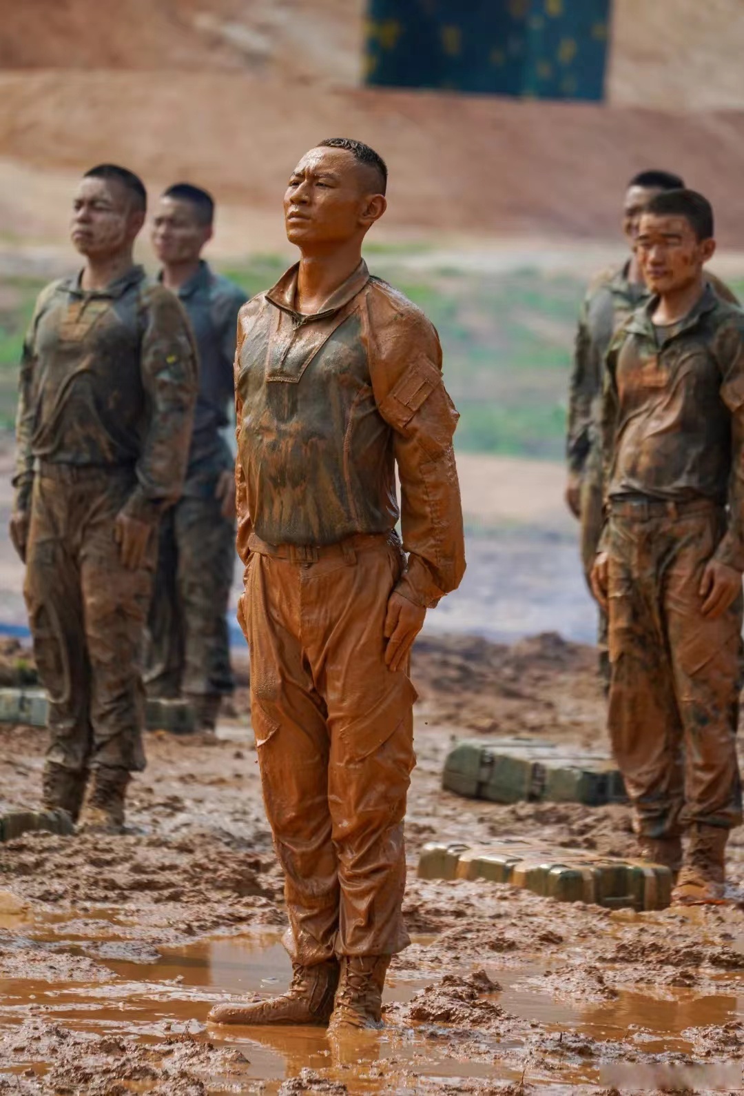 当兵的肌肉闪电下的军姿血性胆气图片胆气西部战区全军火箭军训练生活