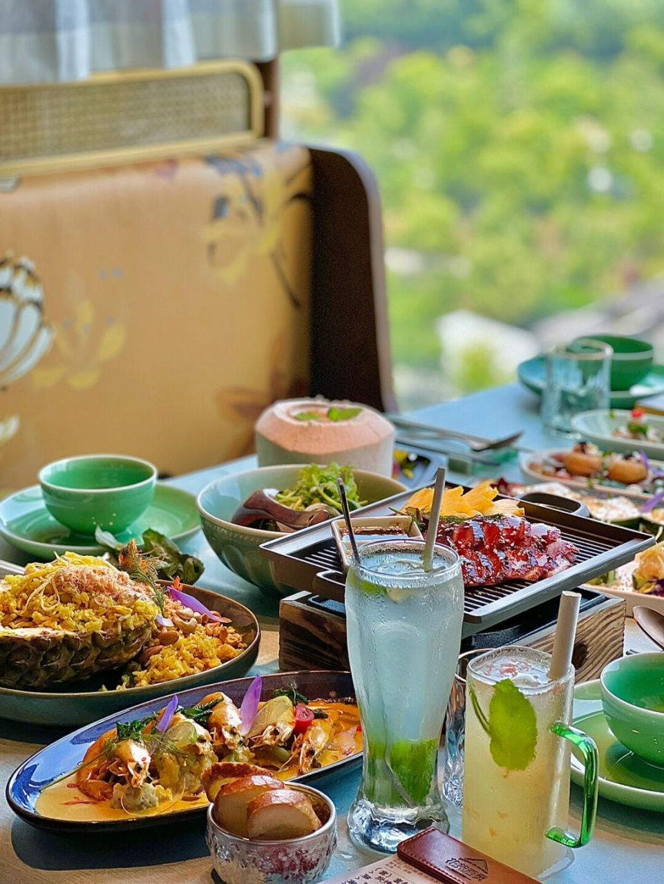 东方之门新开的这家越南菜餐厅9799法式风情满满 窗外就是金鸡湖