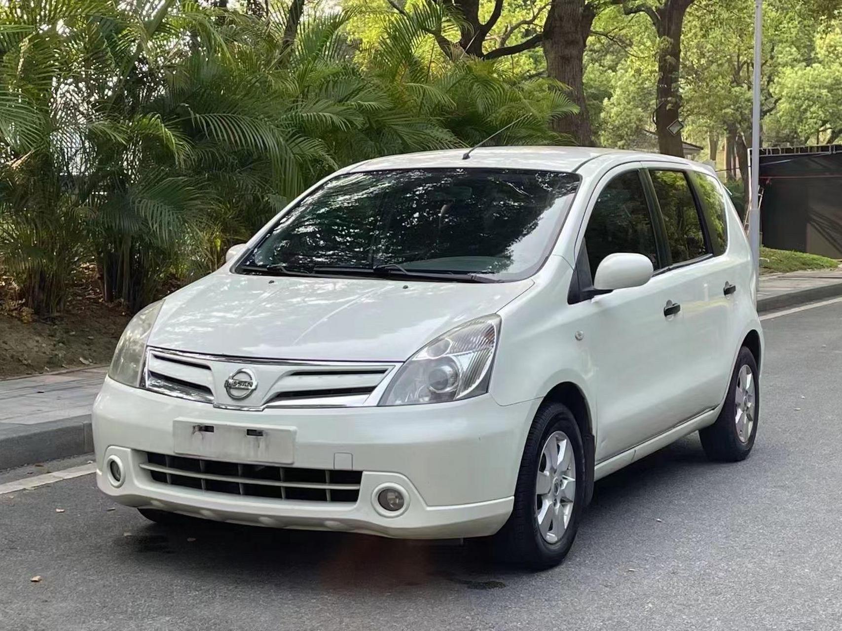 2011年日产骊威  1.6自动挡.精品0事故,无水泡,2米多带走