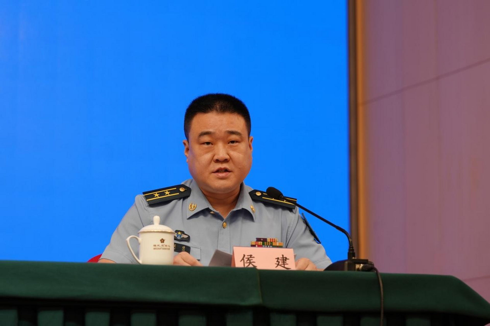 【空军装备部侯建中校:长春航空展将对观众开放歼教6飞机座舱】为切实