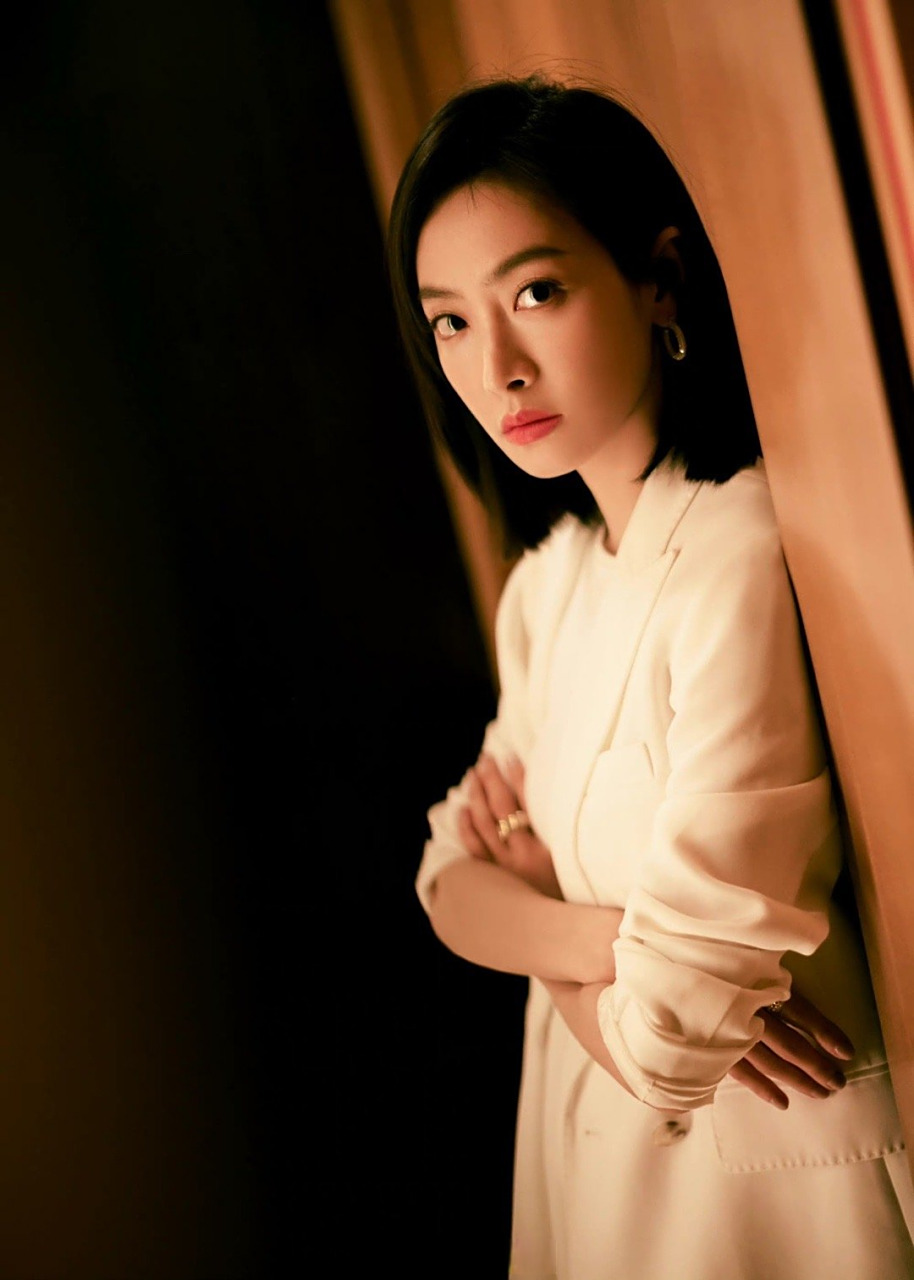 宋茜短发齐刘海#宋茜换新发型啦,美女就是能驾驭住任何造型,她真岛苘